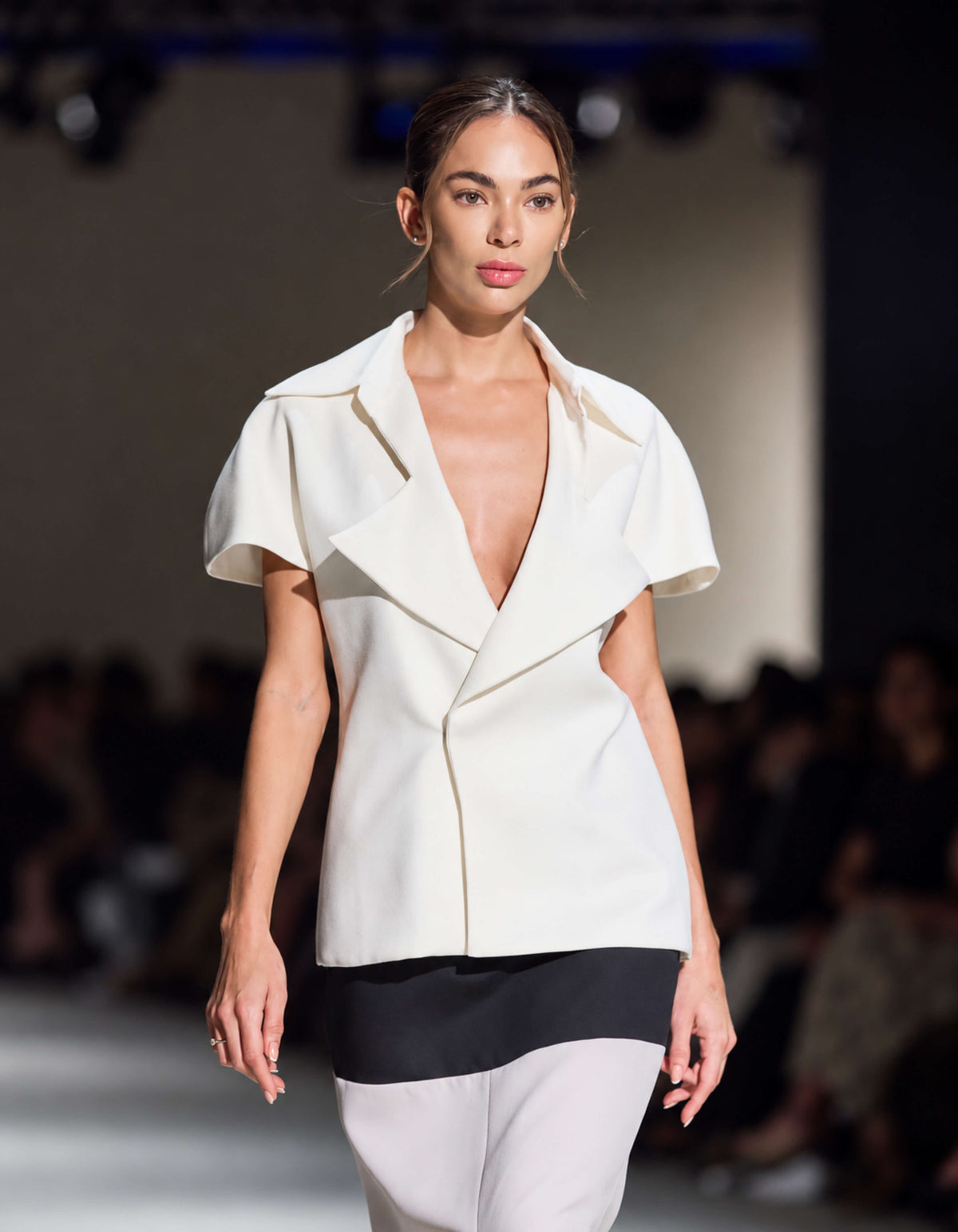 EXAGGERATED LAPEL TOP