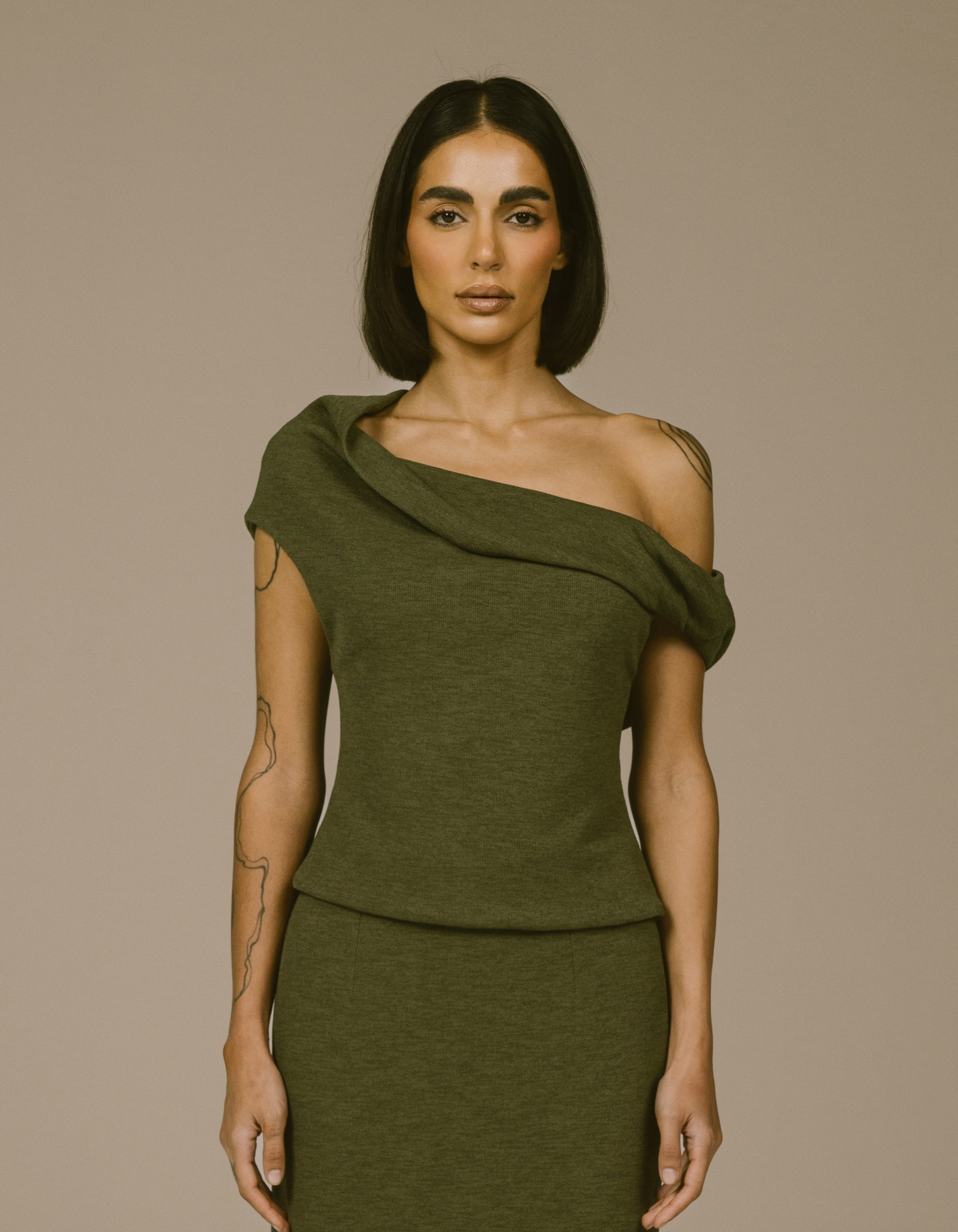 SHOULDER TWIST TOP