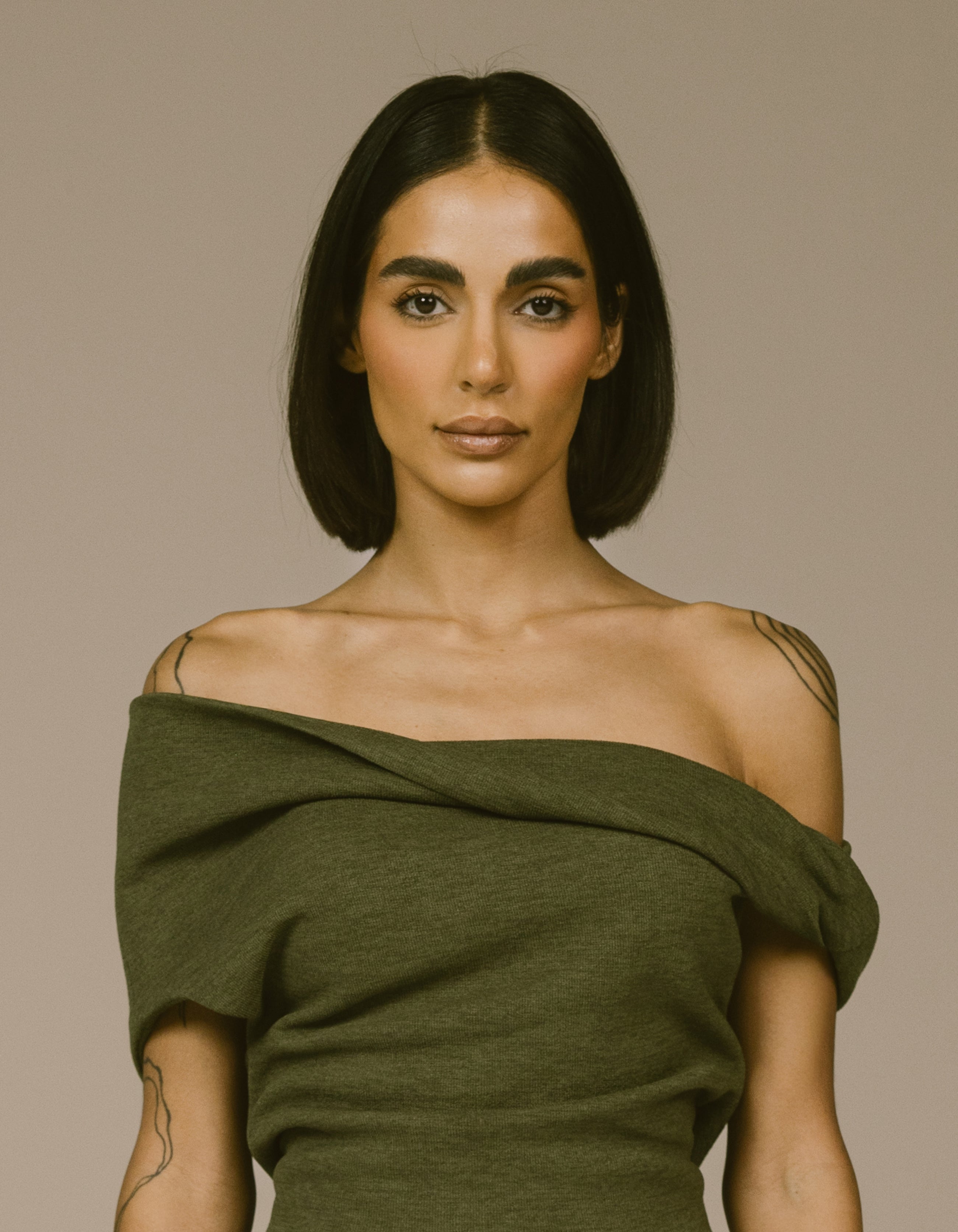 SHOULDER TWIST TOP