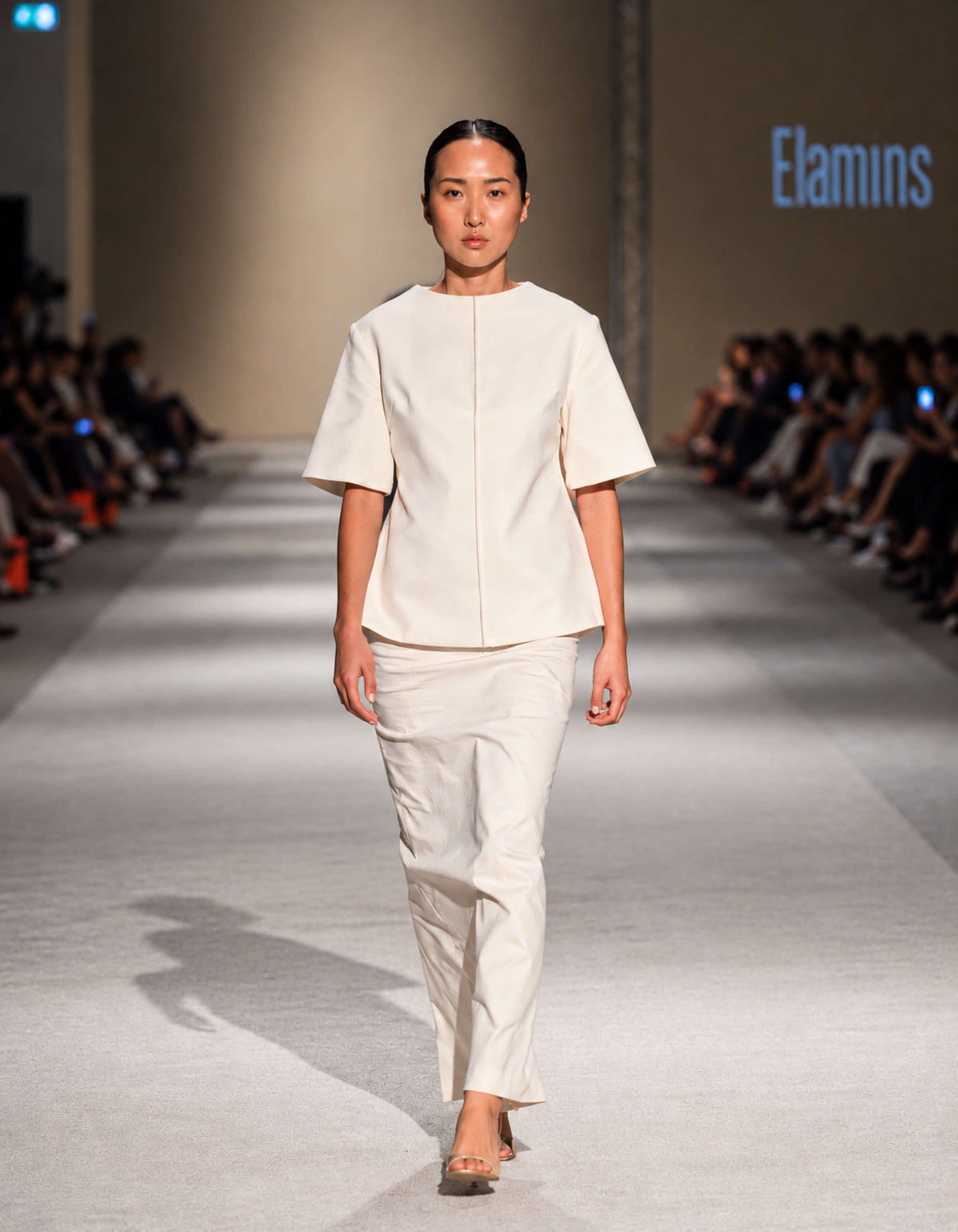 STRUCTURED HOURGLASS TOP WITH EXAGGERATED SLEEVE