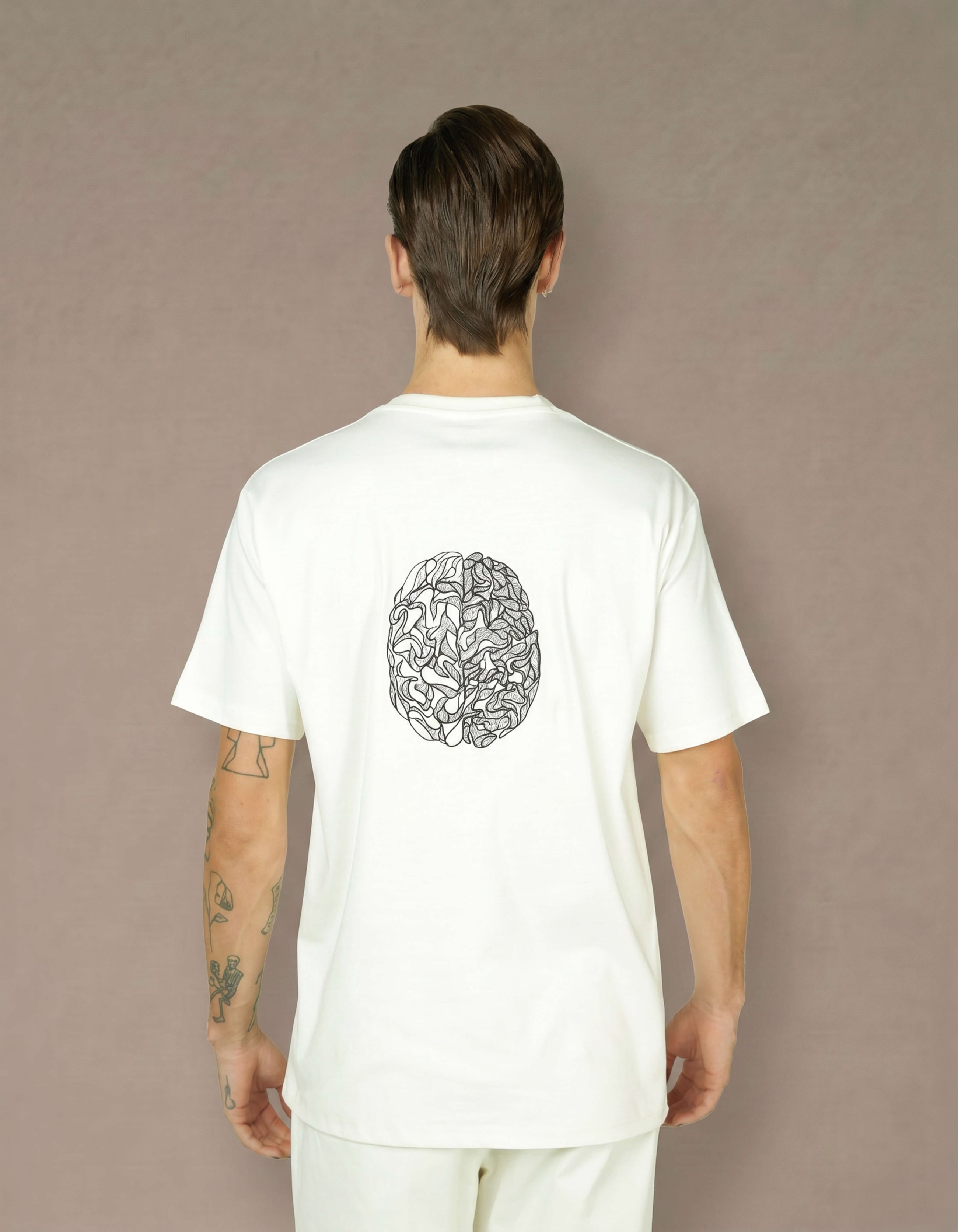 T-SHIRT CON RICAMO CERVELLO
