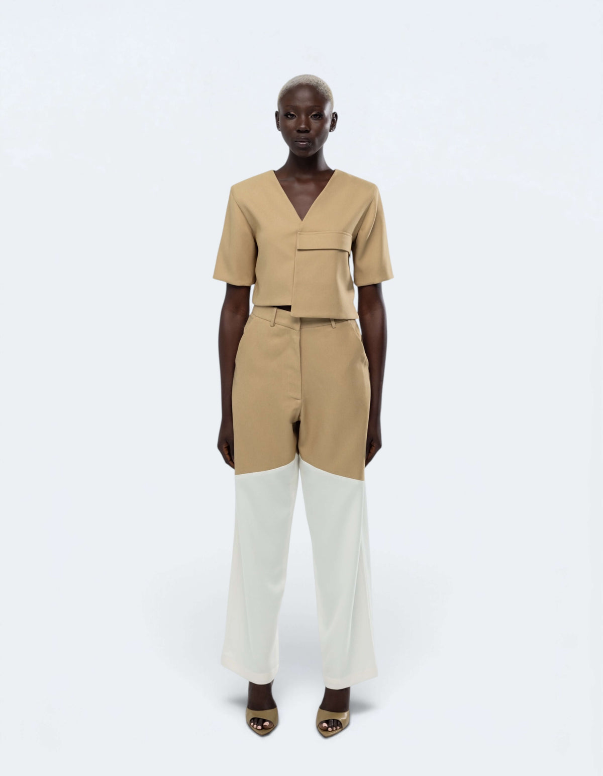 TOP CORTO CON TASCA OVERSIZE