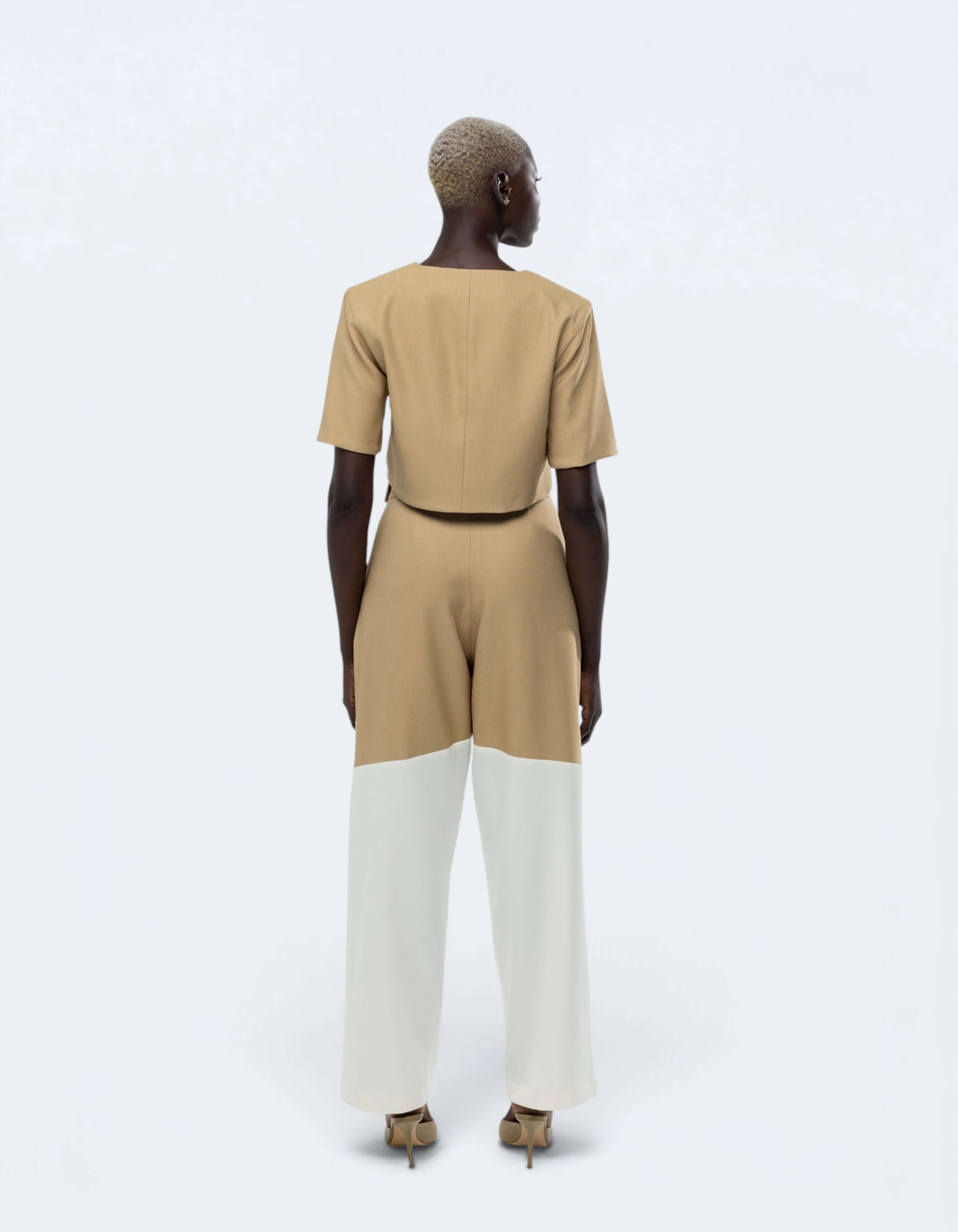 TOP CORTO CON TASCA OVERSIZE