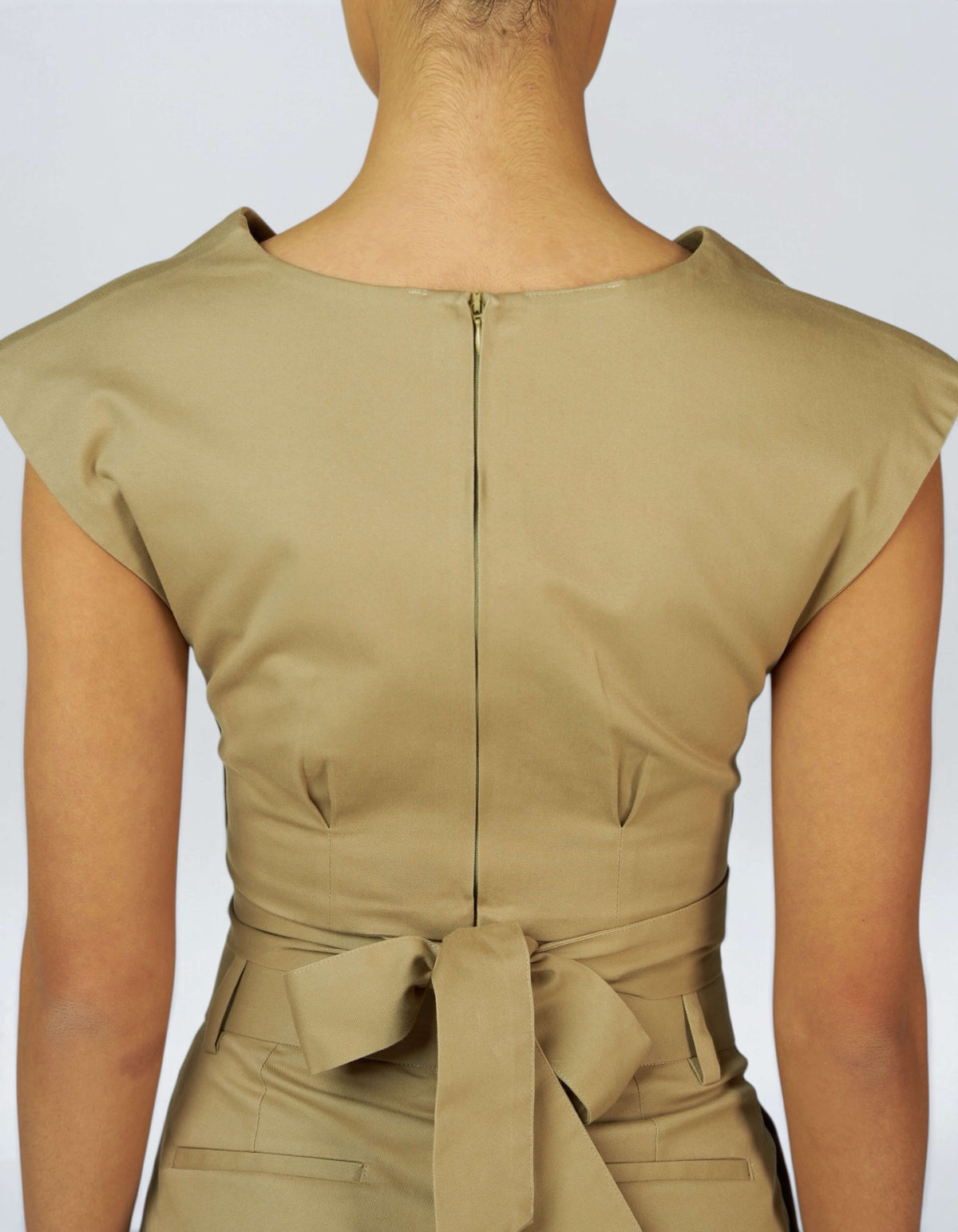 TRIANGLE CUT OUT CROP TOP