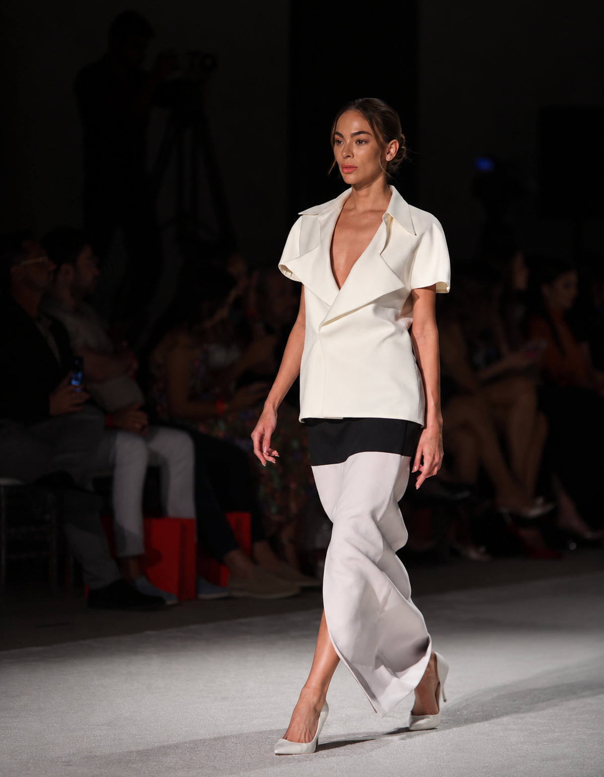 EXAGGERATED LAPEL TOP