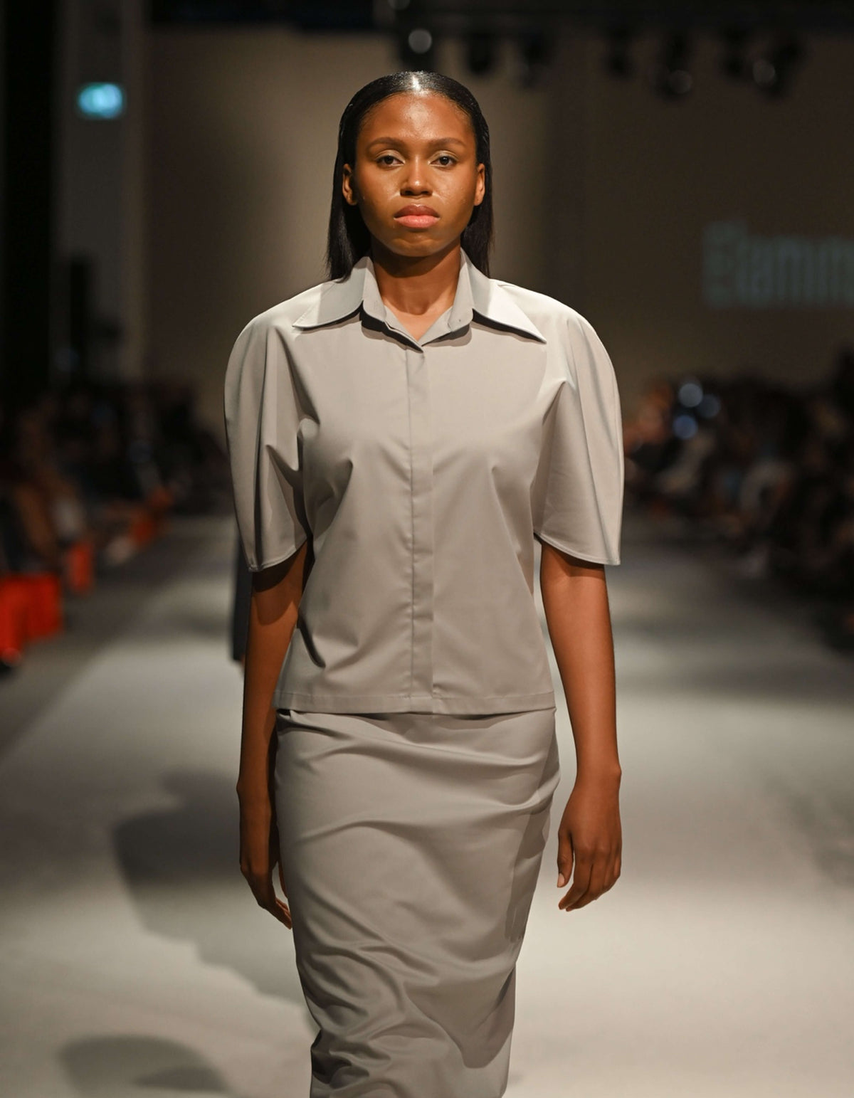 ROUNDED SLEEVE BUTTON UP SHIRT