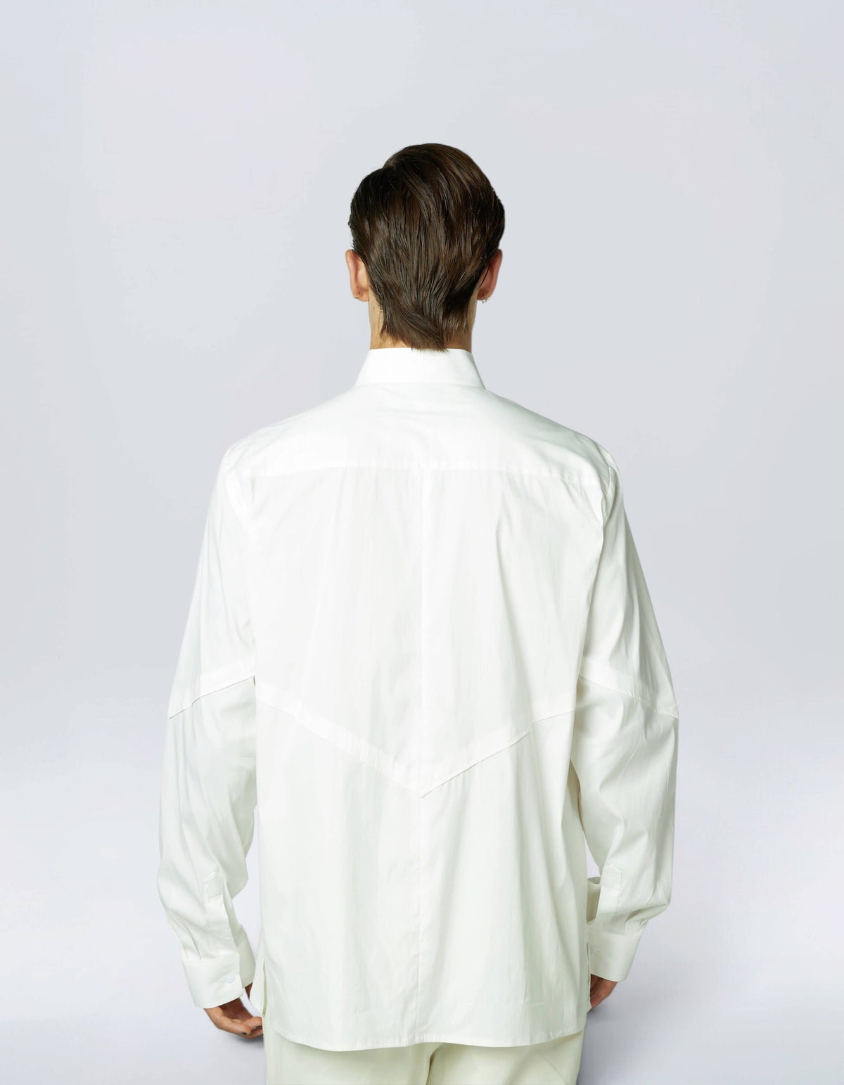 CHEMISE À POINTES EN V
