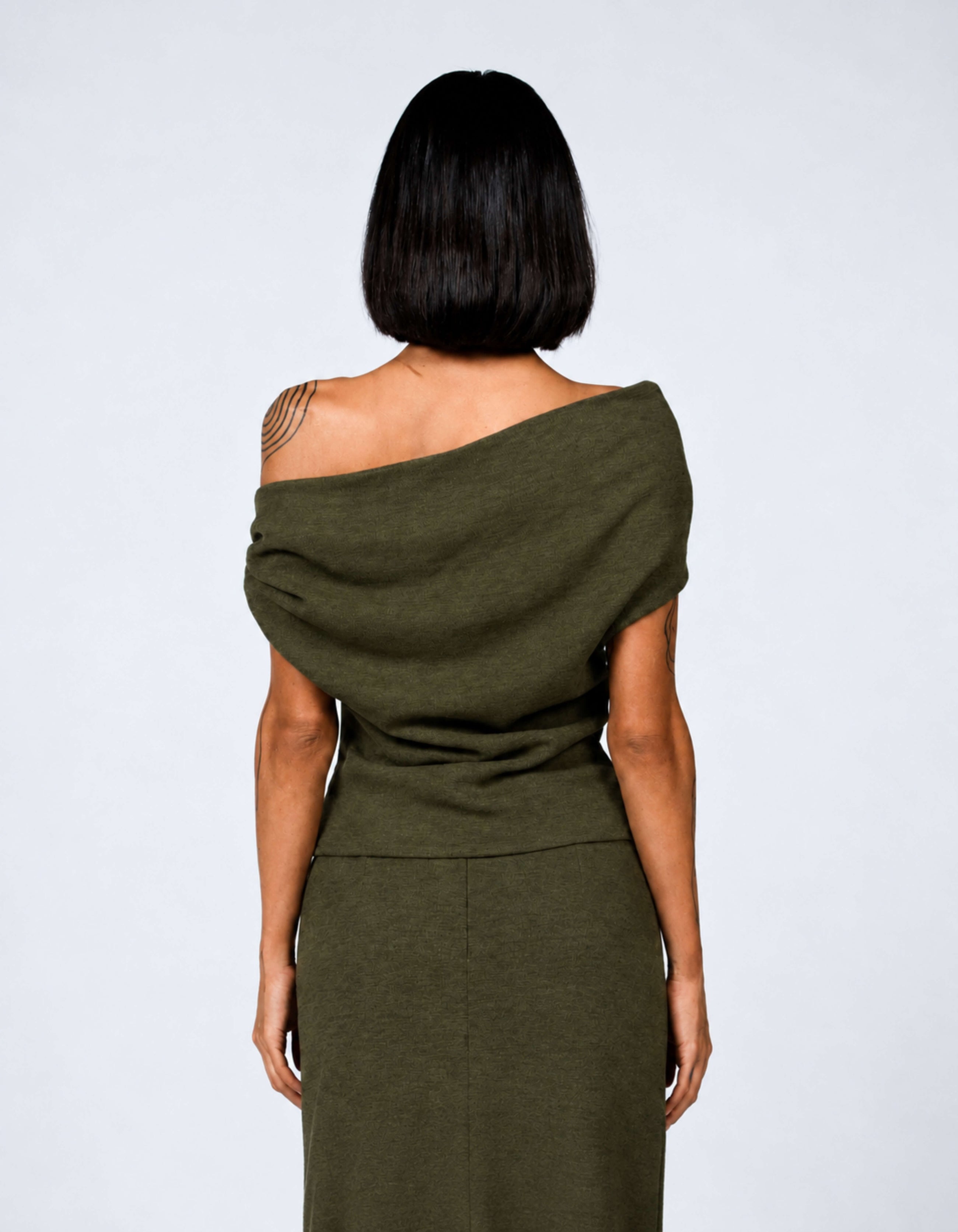SHOULDER TWIST TOP
