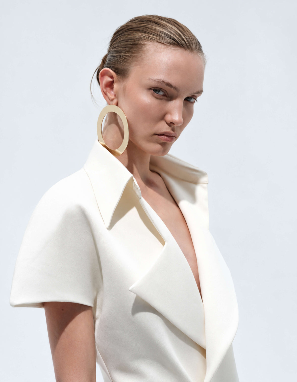 EXAGGERATED LAPEL TOP