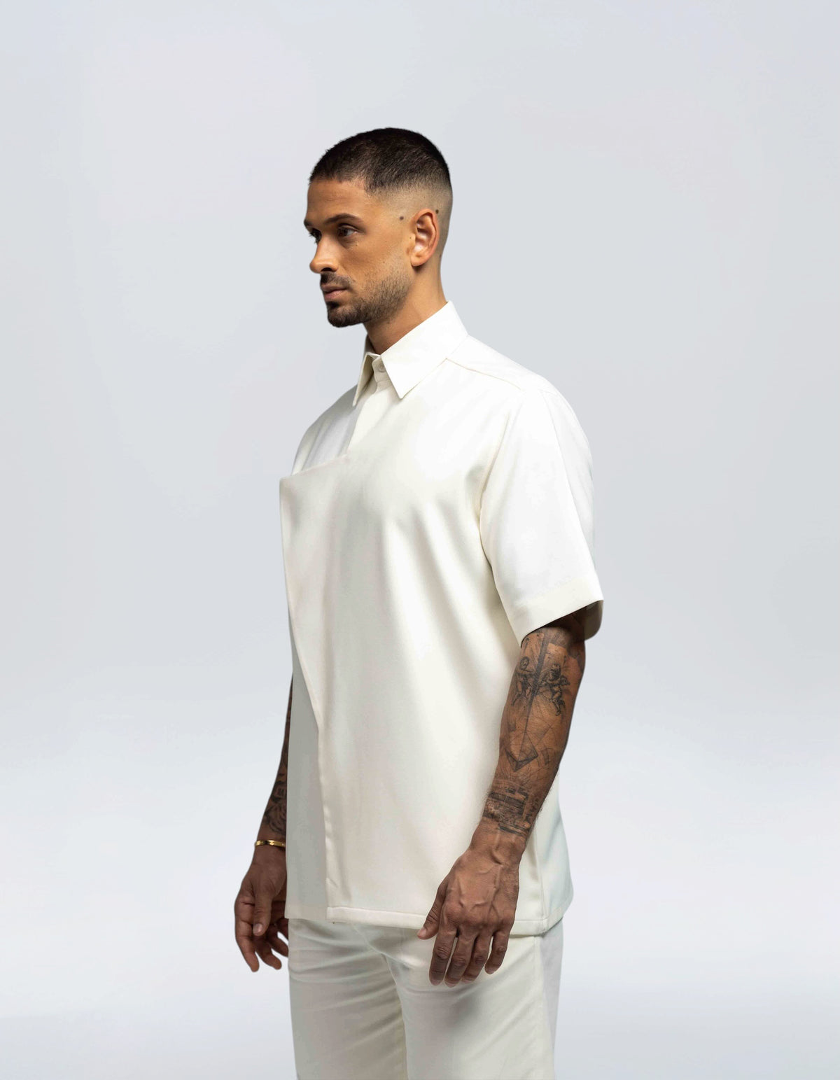 TRIANGLE SHORT SLEEVE SHIRT