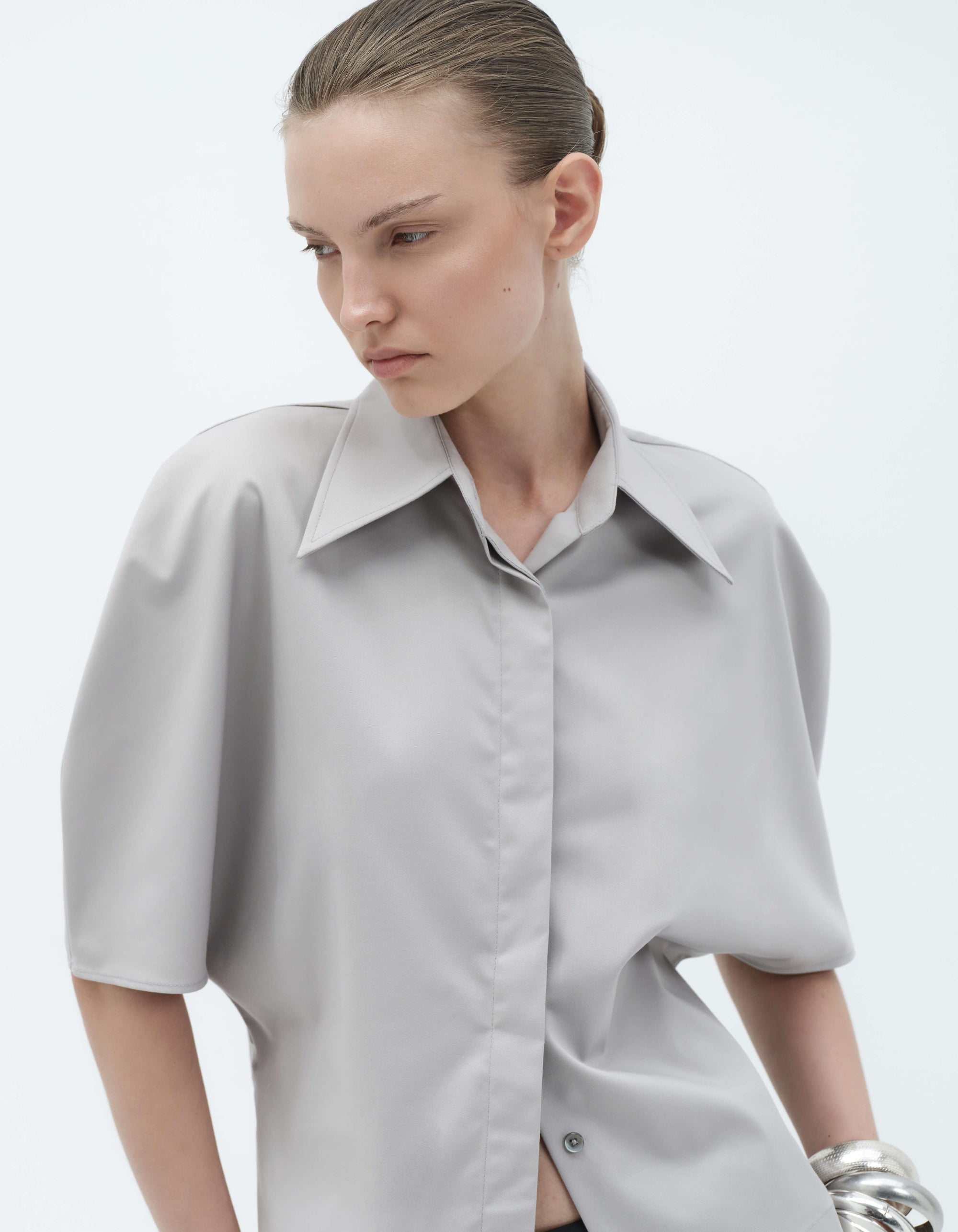 ROUNDED SLEEVE BUTTON UP SHIRT