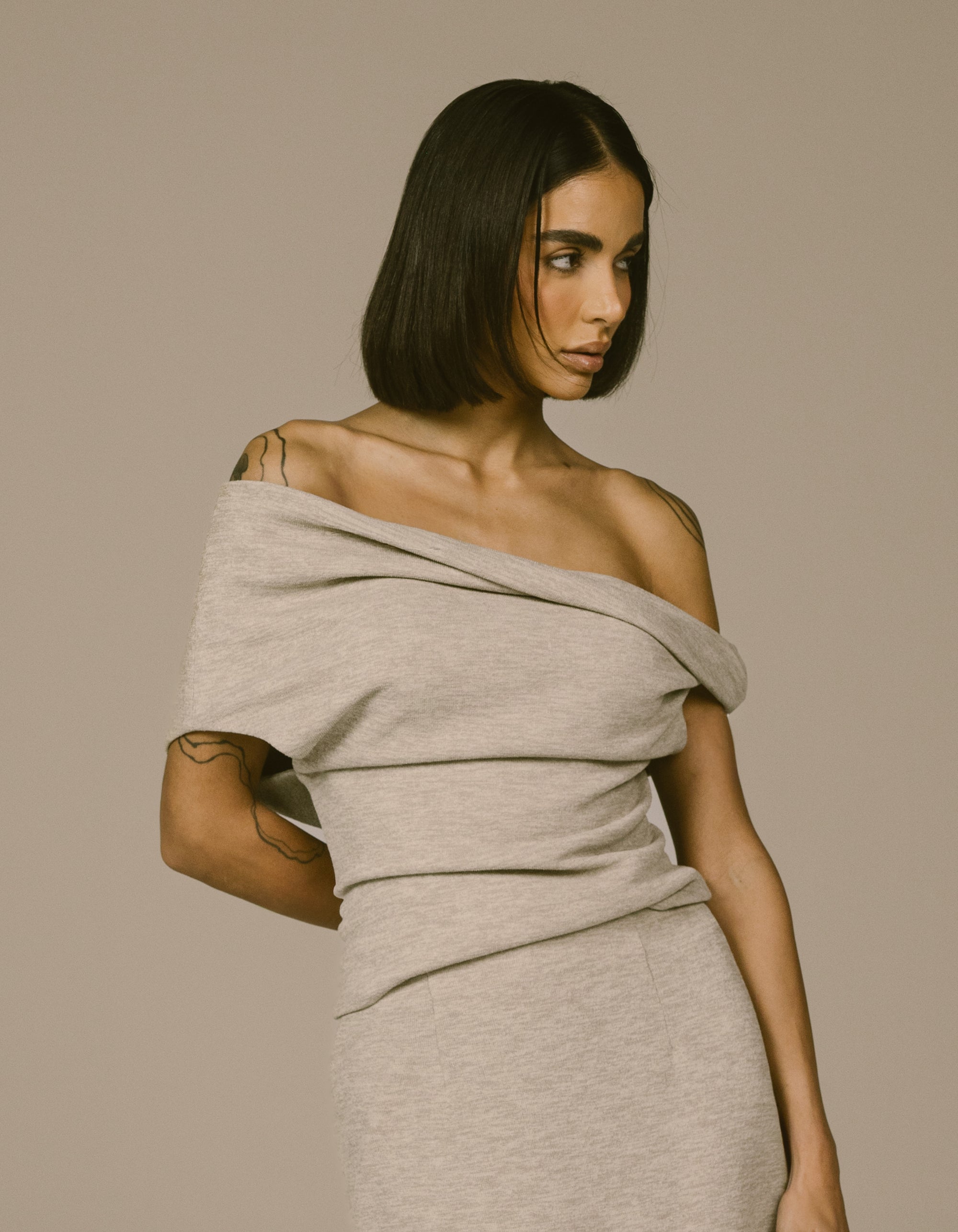 SHOULDER TWIST TOP
