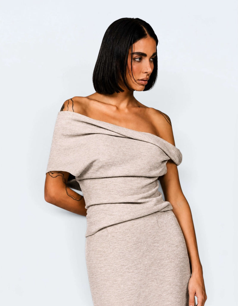 SHOULDER TWIST TOP