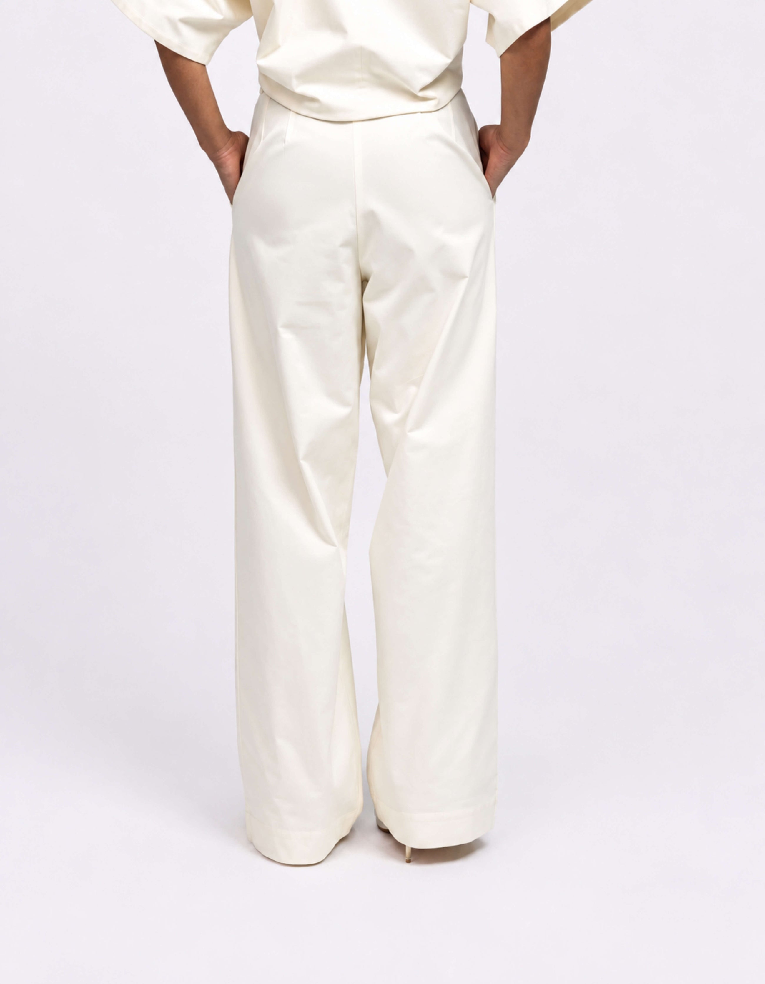 PANTALONI A GAMBA DRITTA 