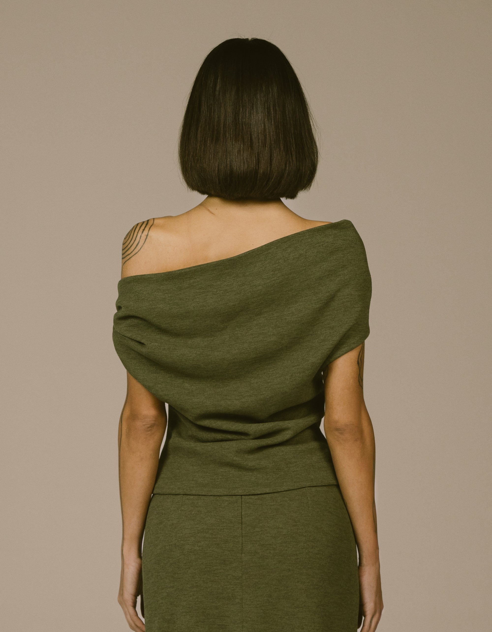 SHOULDER TWIST TOP