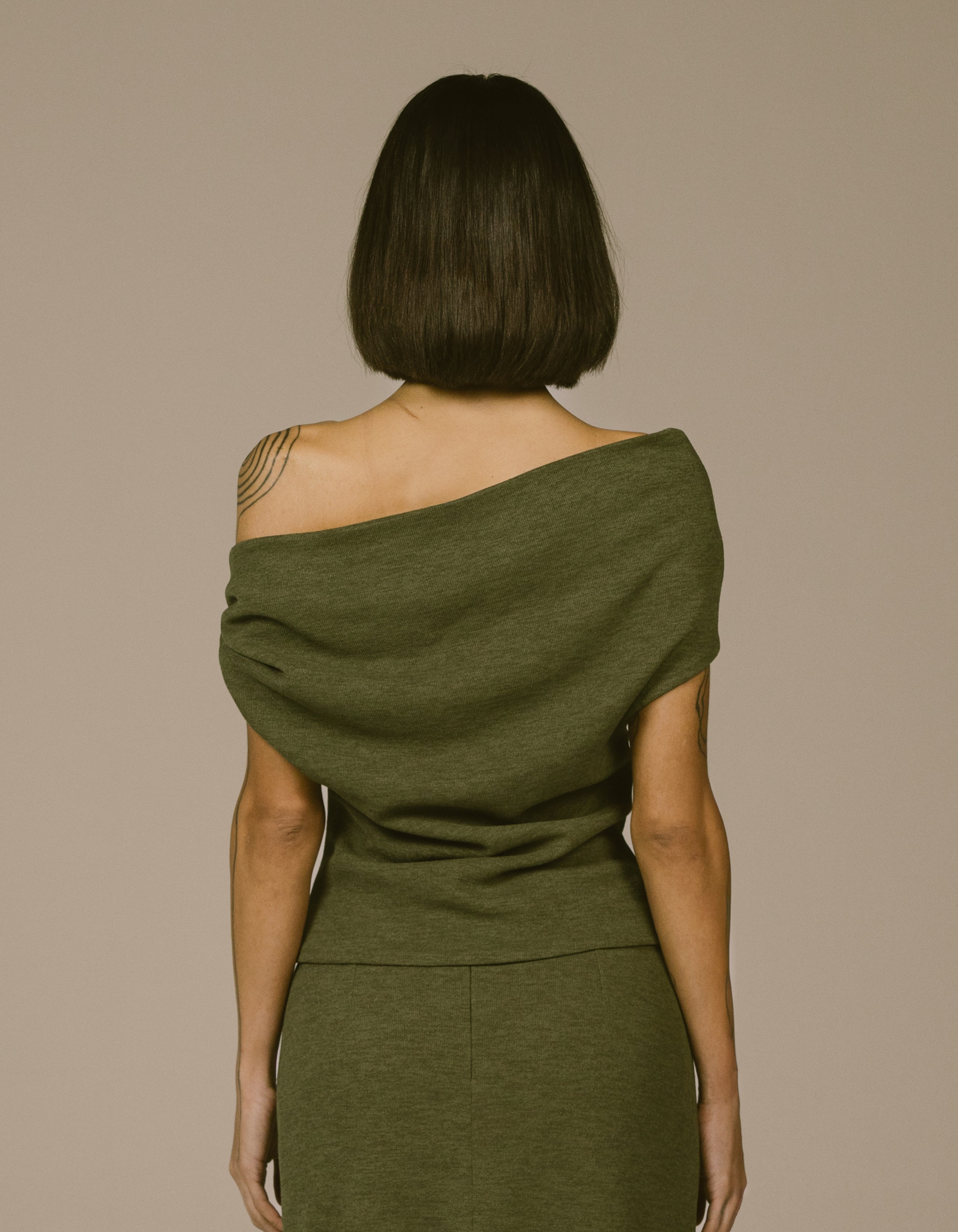 SHOULDER TWIST TOP