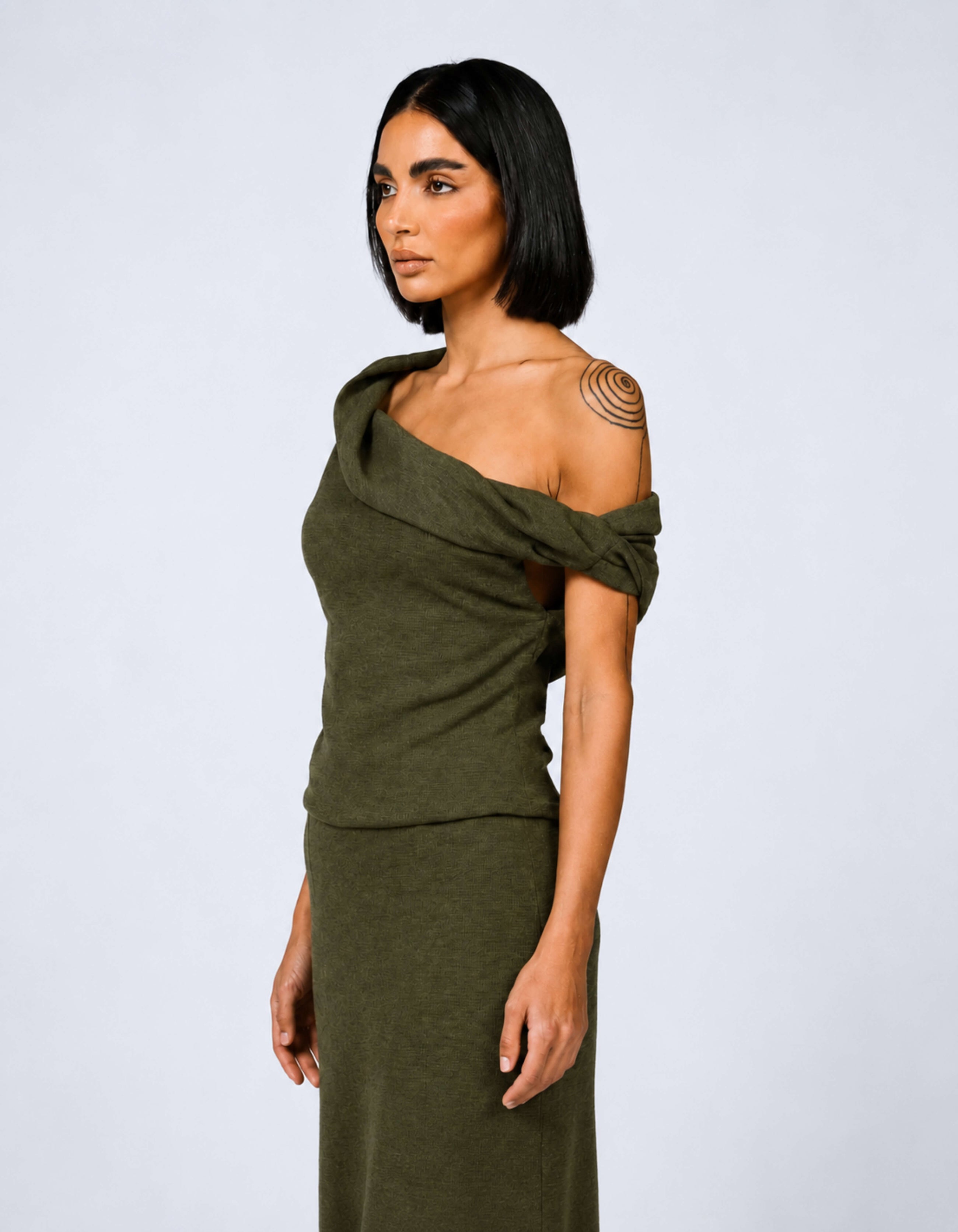 SHOULDER TWIST TOP