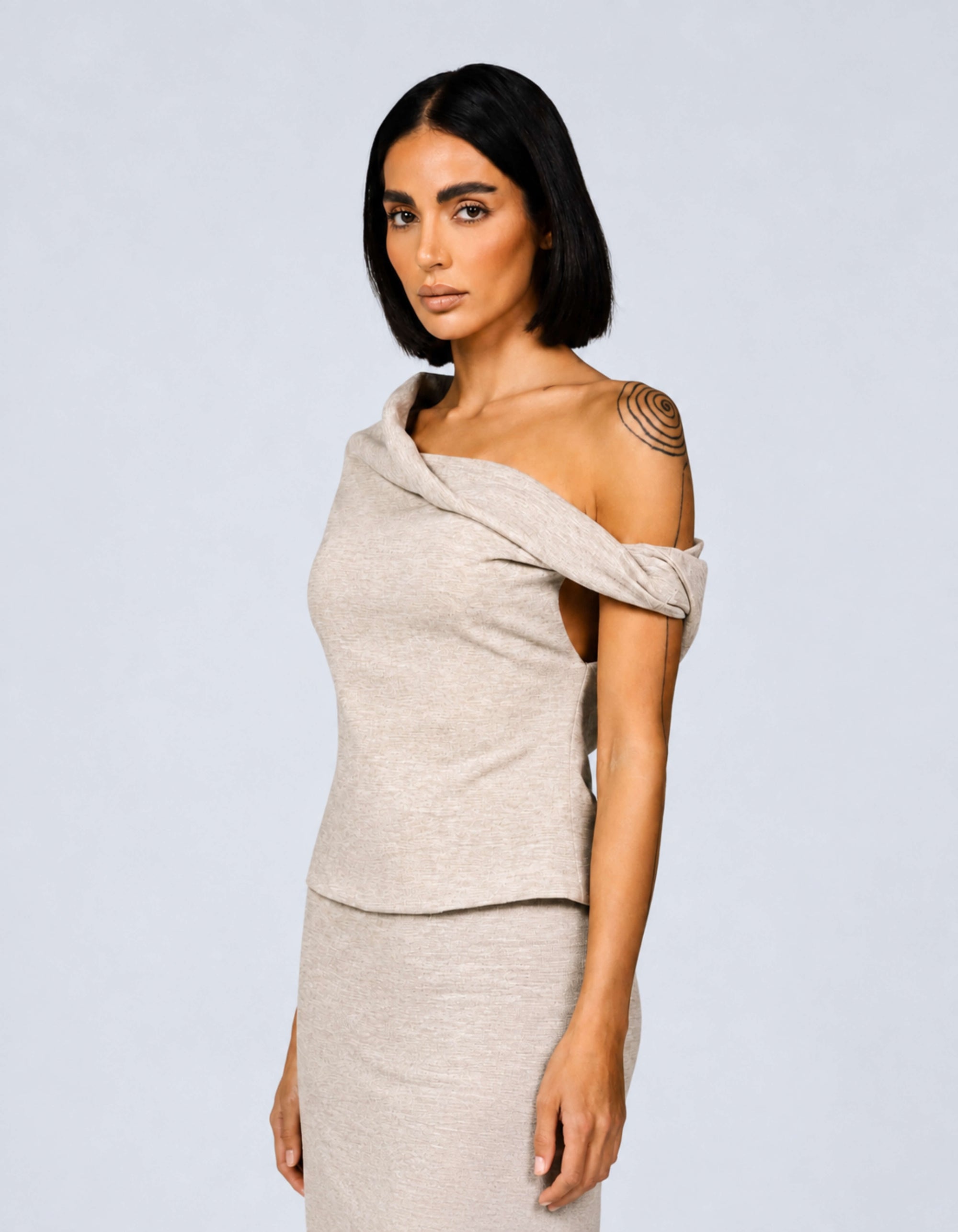 SHOULDER TWIST TOP