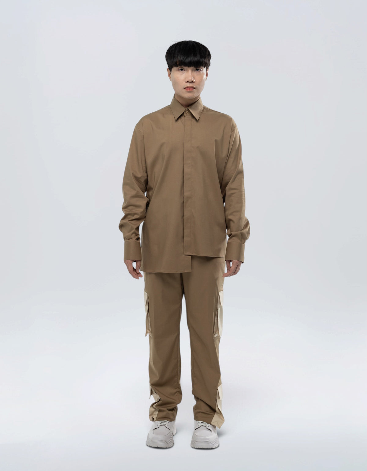 CAMICIA ASIMMETRICA A MANICHE LUNGHE