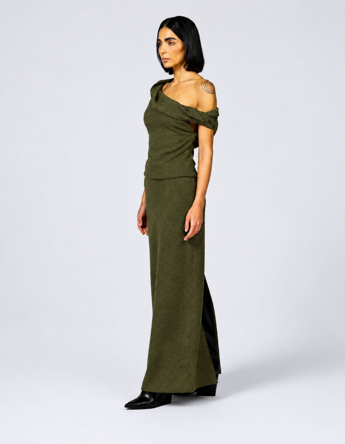 SHOULDER TWIST TOP