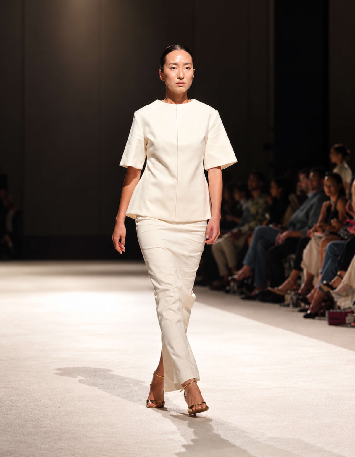STRUCTURED HOURGLASS TOP WITH EXAGGERATED SLEEVE