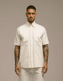 CAMICIA A MANICHE CORTE CON PANNELLO A U