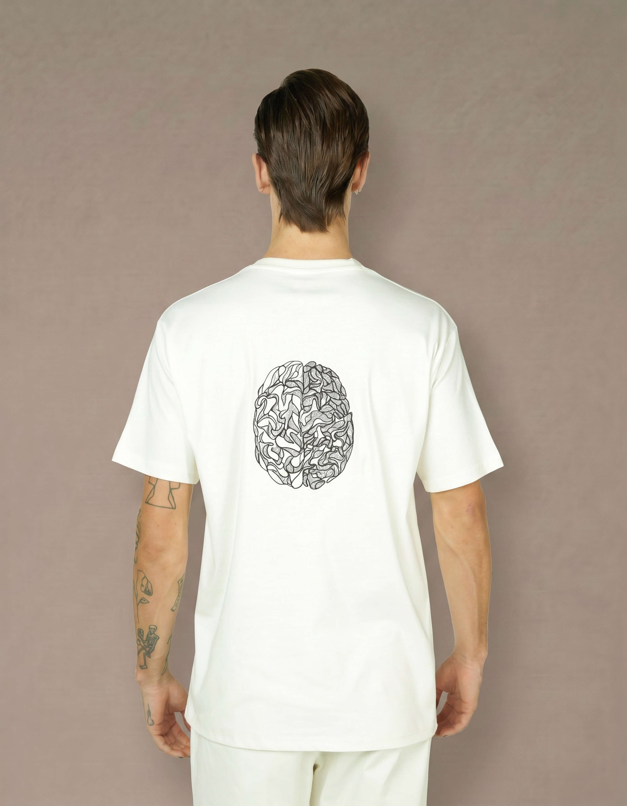 T-SHIRT CON RICAMO CERVELLO