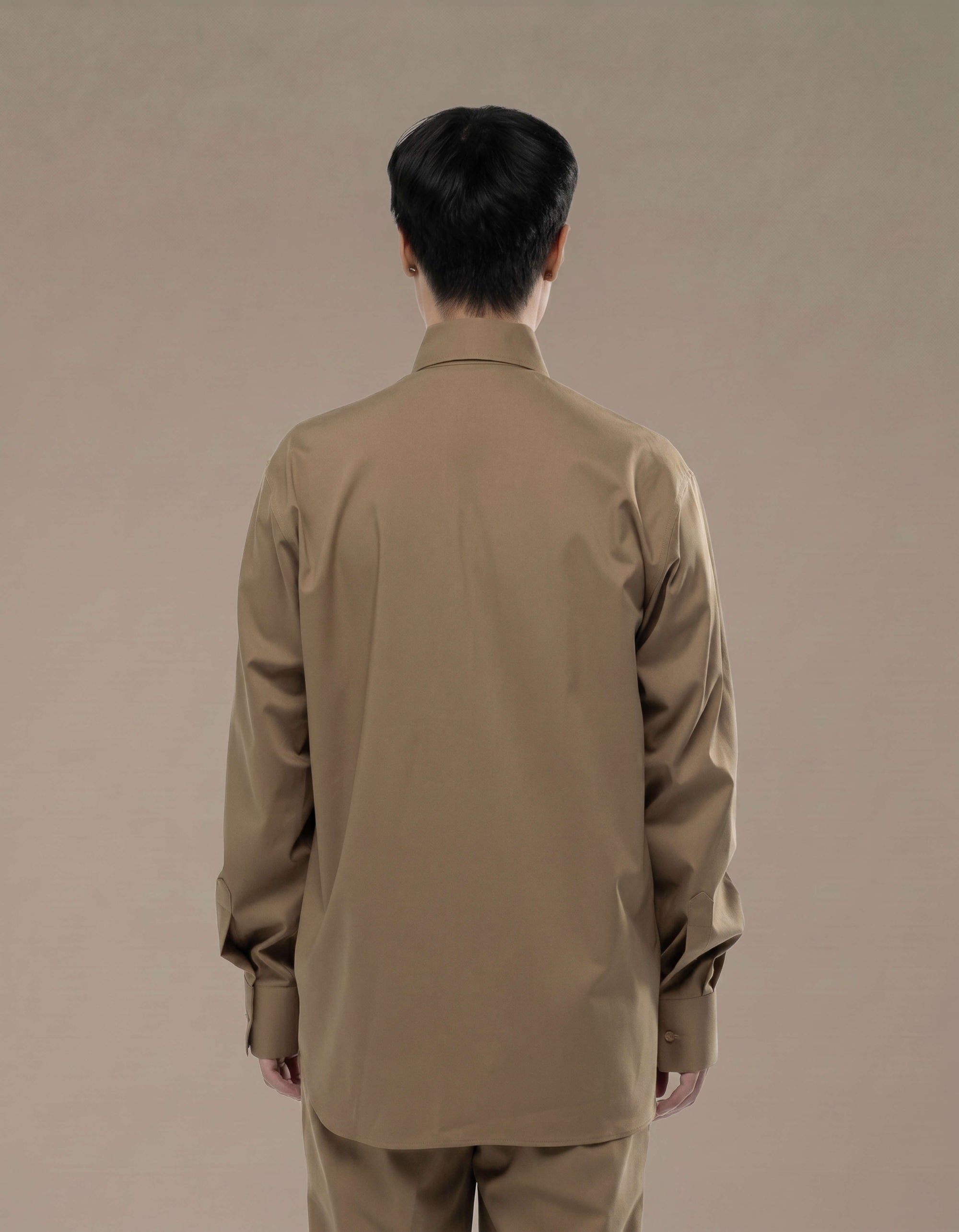 CHEMISE À MANCHES LONGUES ASYMÉTRIQUE