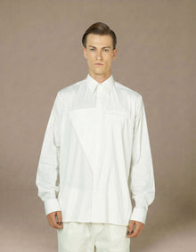 CAMICIA CON CHIUSURA A TRIANGOLO