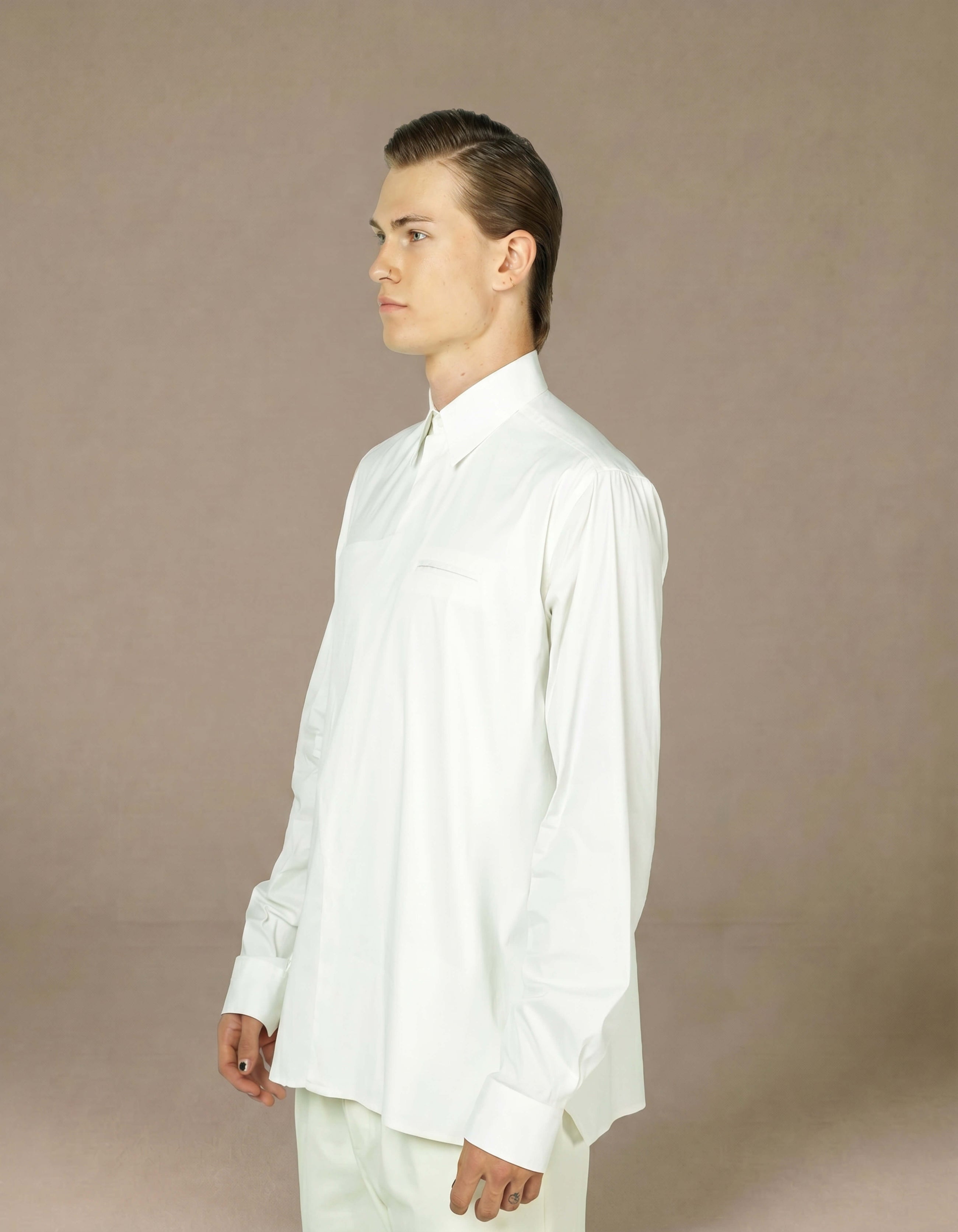 CAMICIA CON CHIUSURA A TRIANGOLO