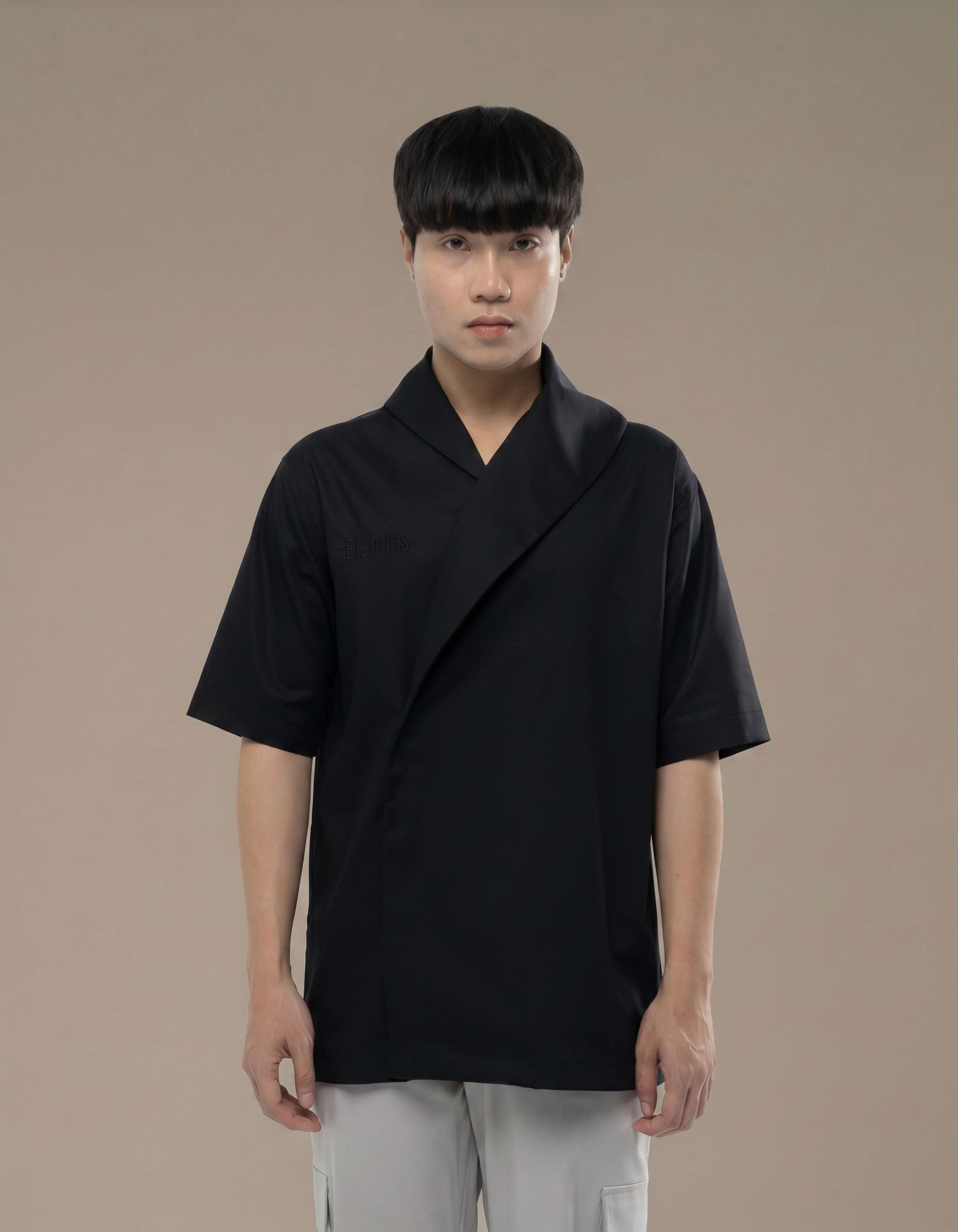 CHEMISE À MANCHES COURTES À COL COURT