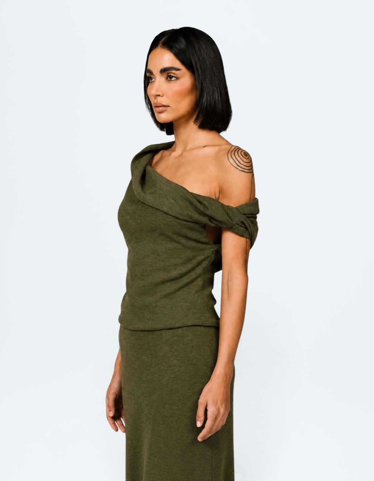 SHOULDER TWIST TOP