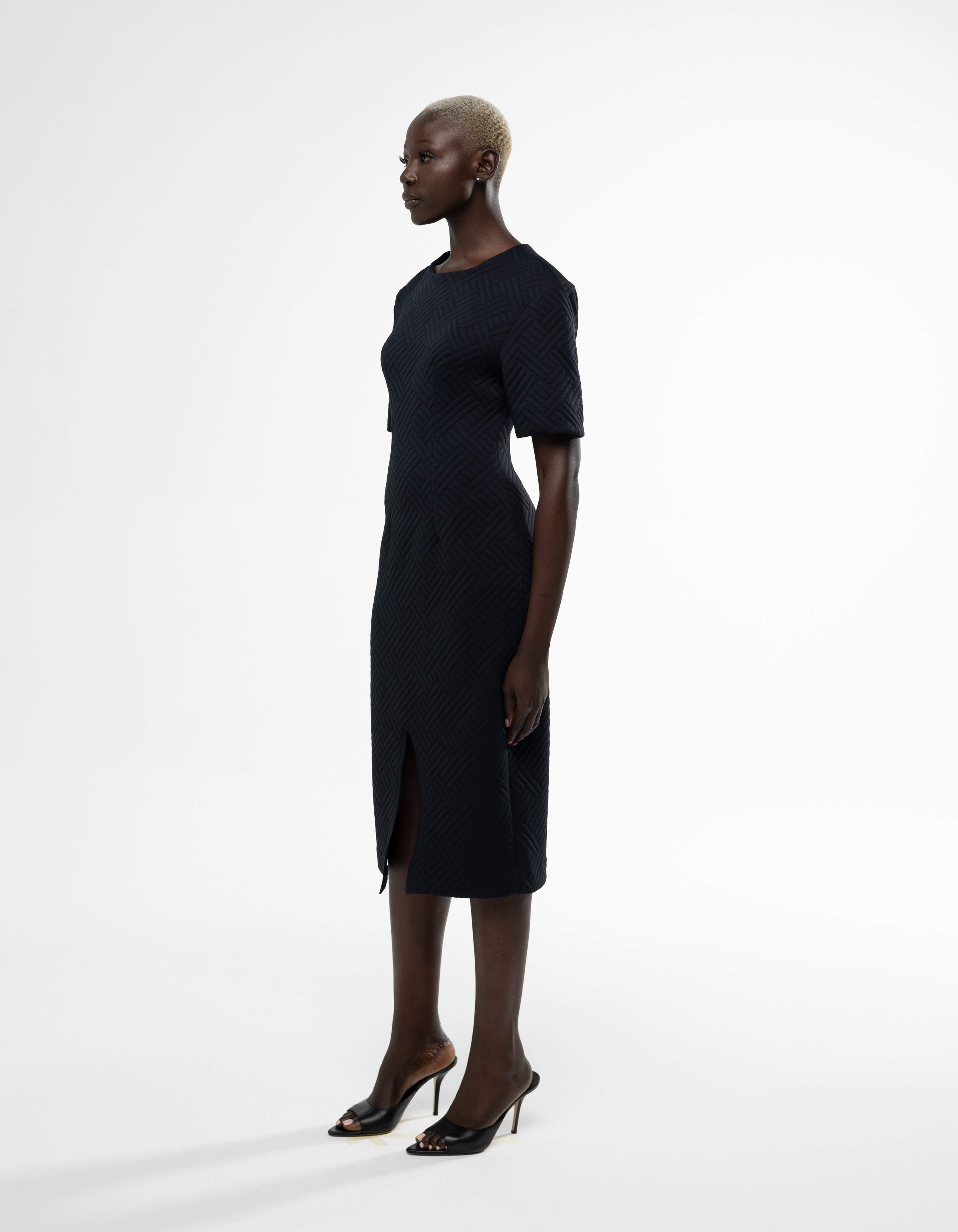 ROBE MIDI À ÉPAULES TOMBASES