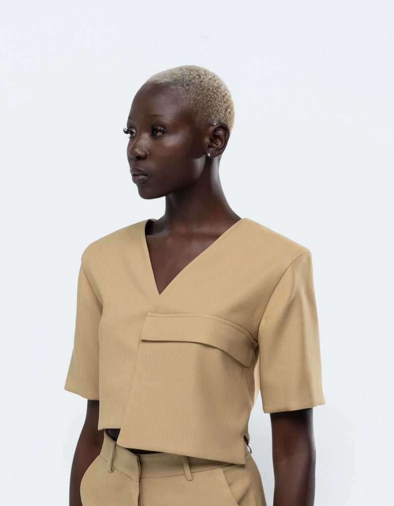 TOP CORTO CON TASCA OVERSIZE