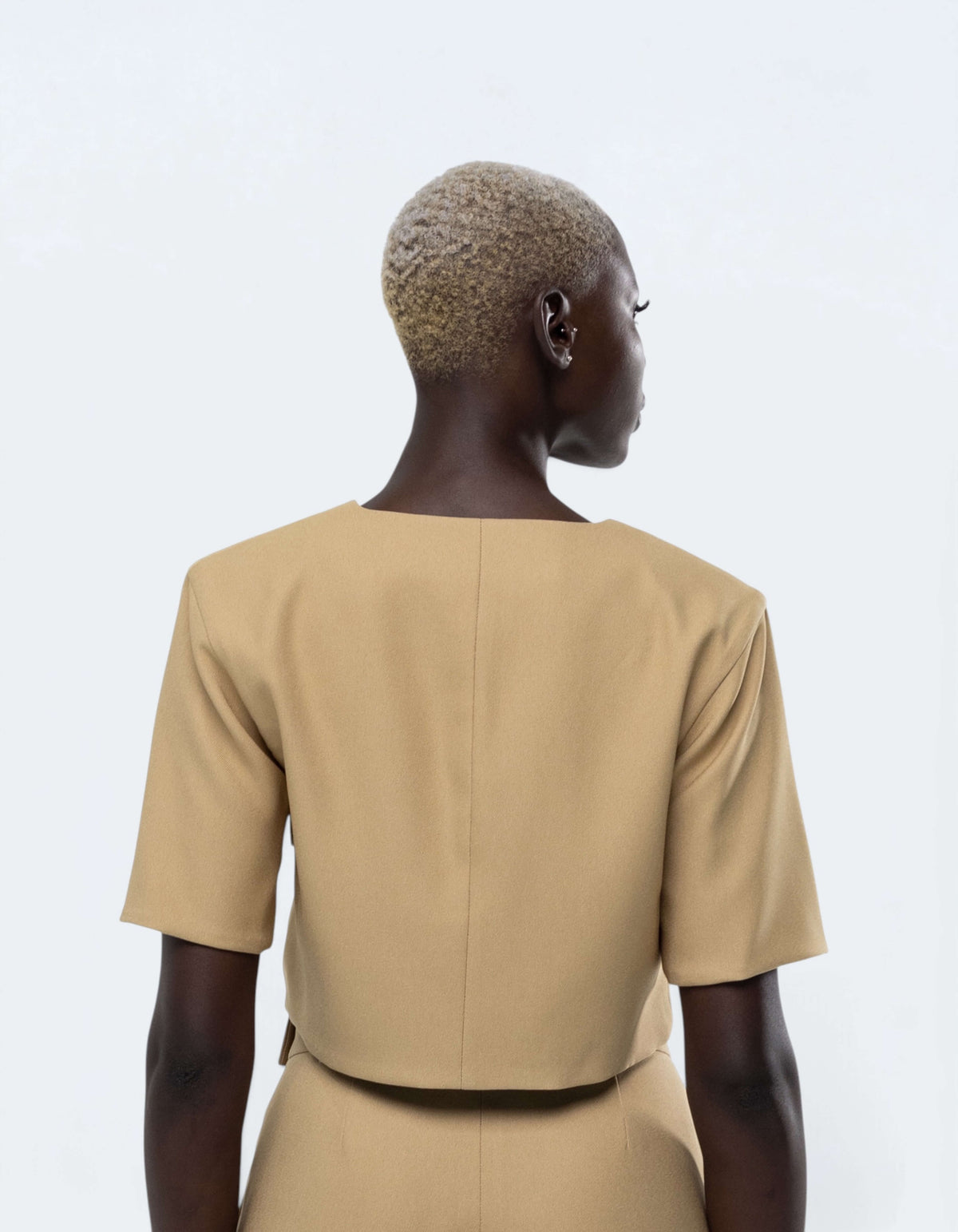 TOP CORTO CON TASCA OVERSIZE