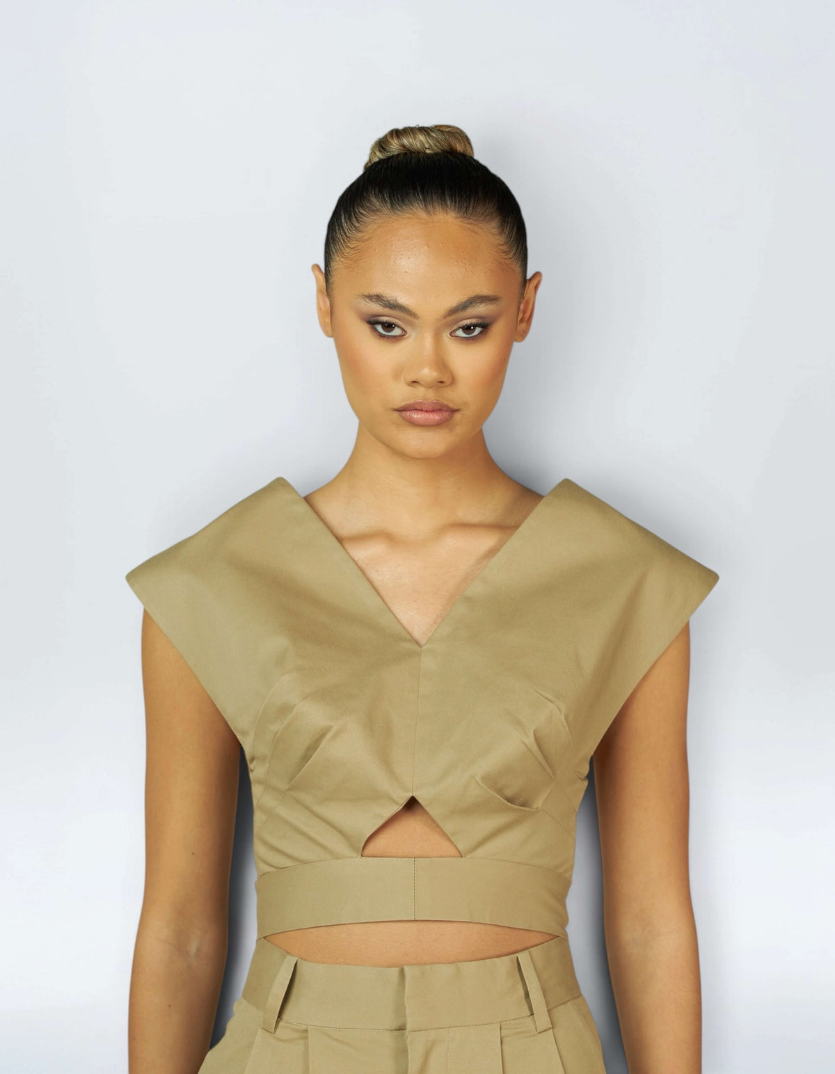 TRIANGLE CUT OUT CROP TOP