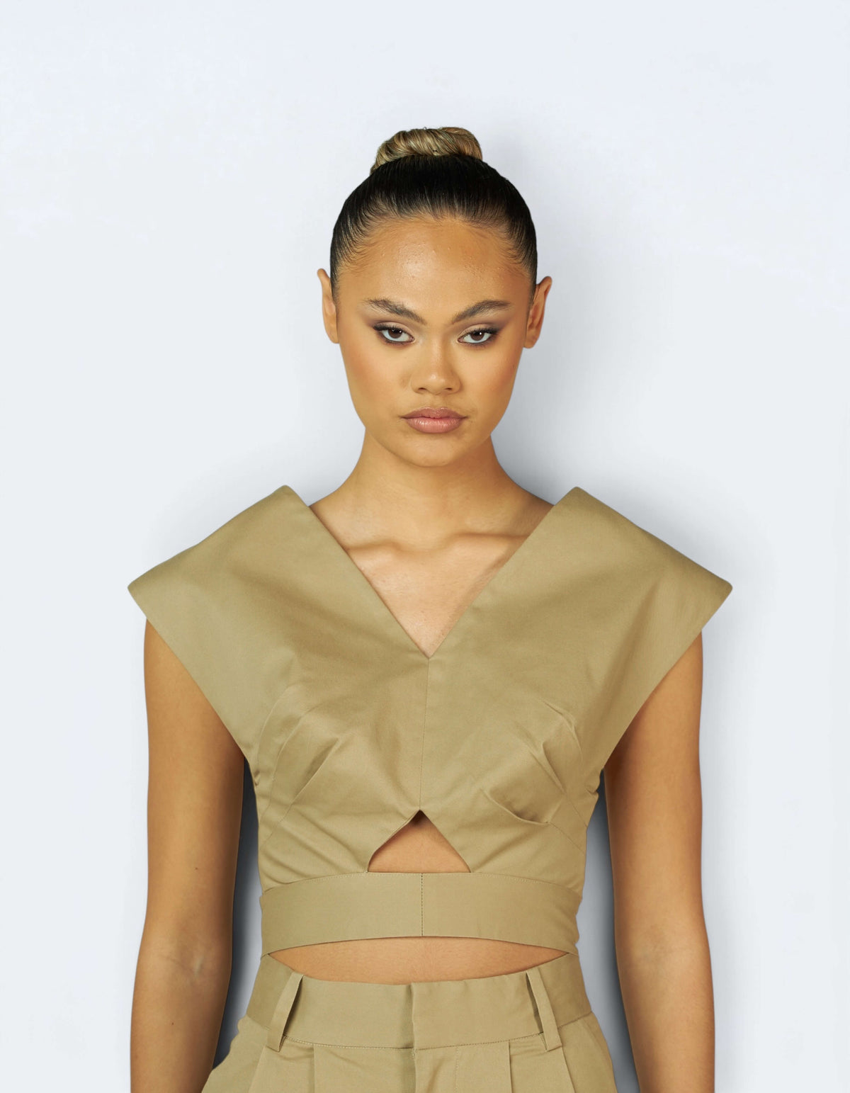 TRIANGLE CUT OUT CROP TOP