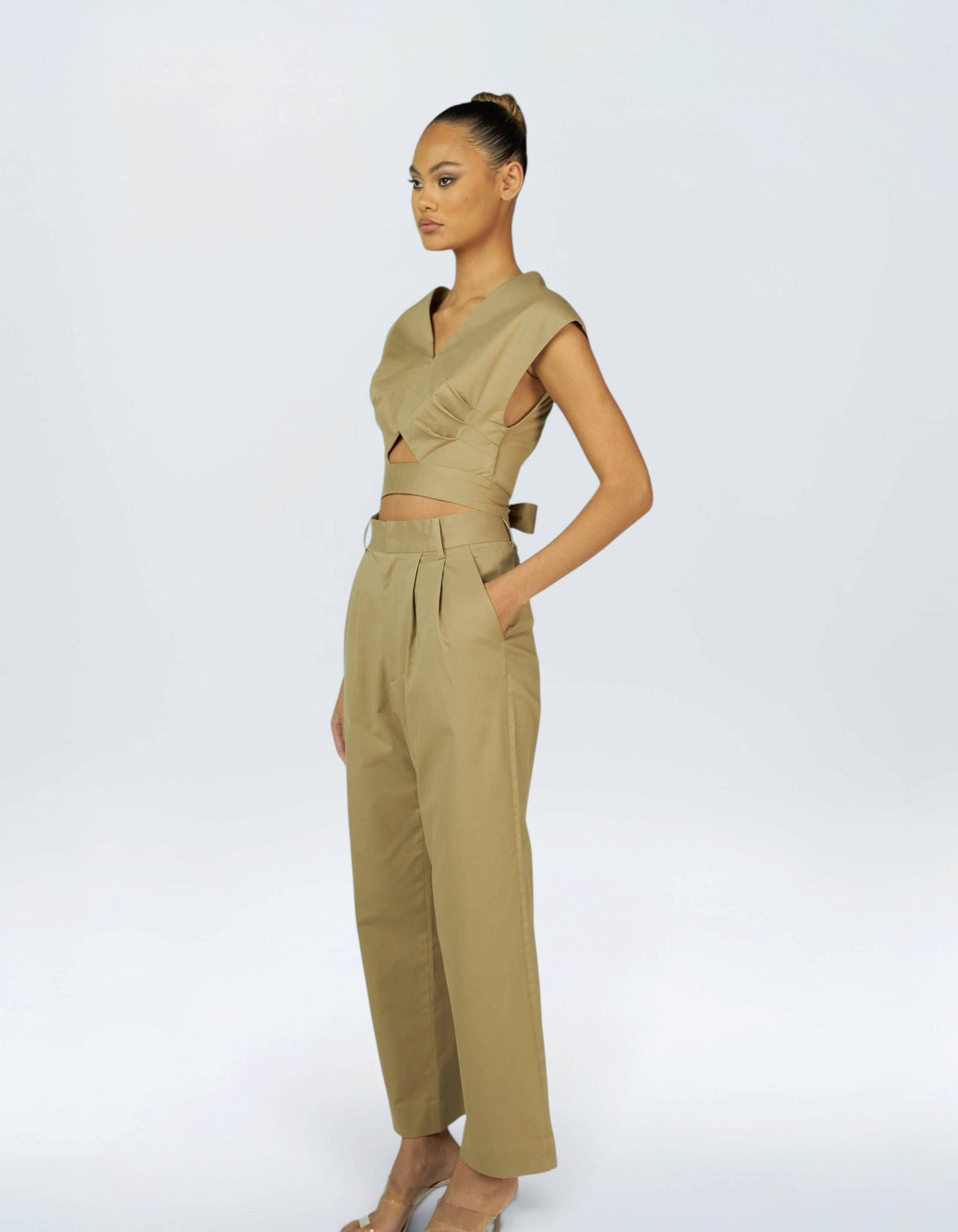 TRIANGLE CUT OUT CROP TOP