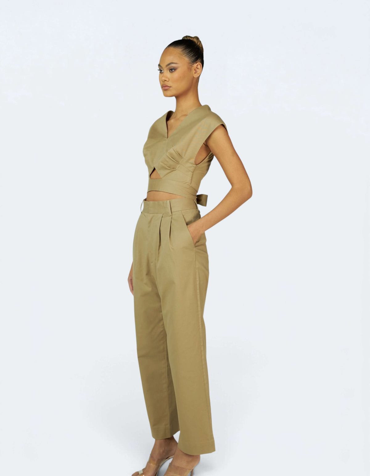 TRIANGLE CUT OUT CROP TOP