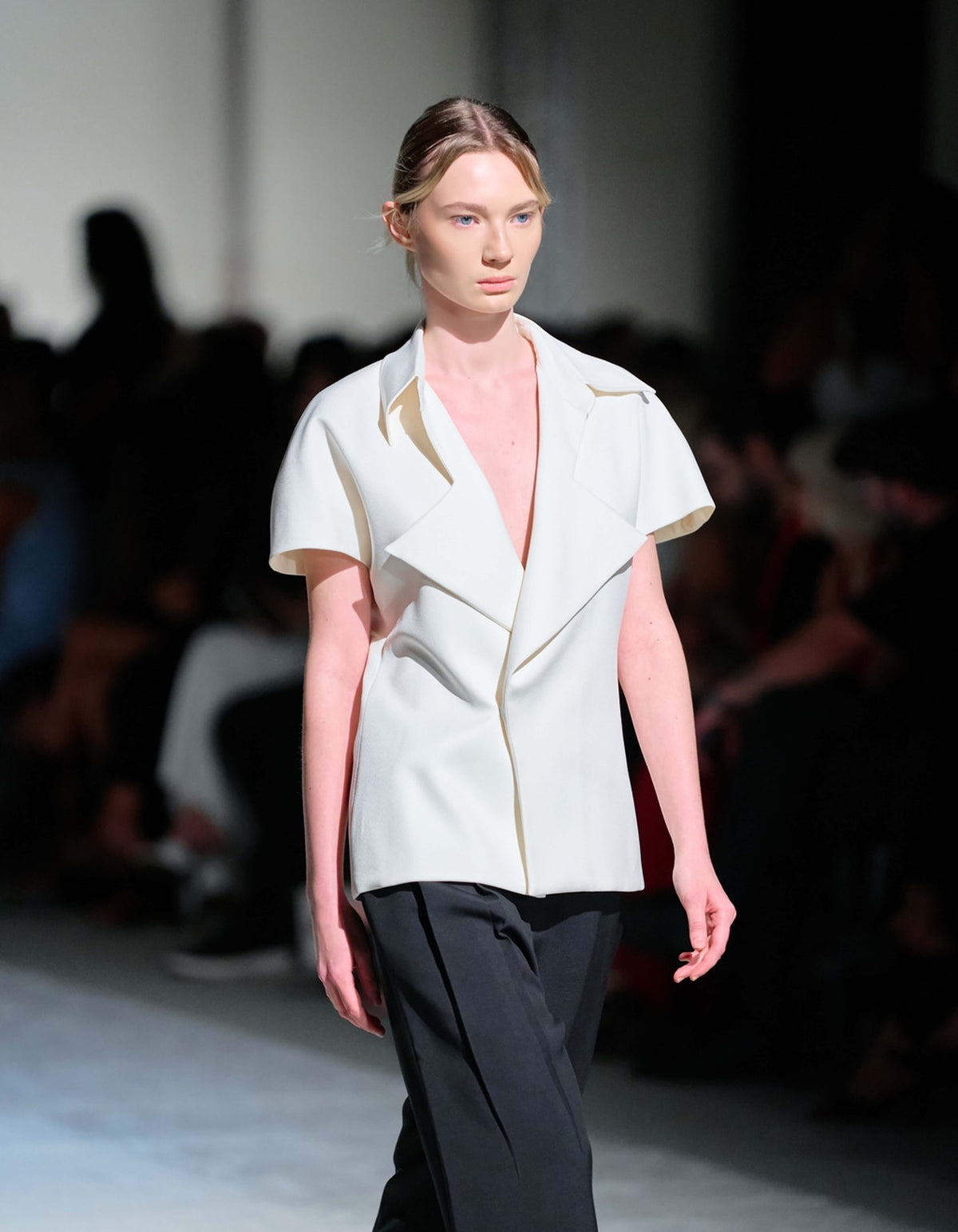 EXAGGERATED LAPEL TOP