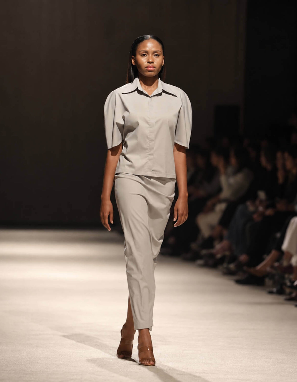 ROUNDED SLEEVE BUTTON UP SHIRT