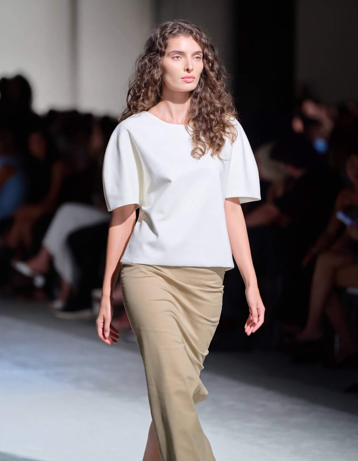 STRUCTURED BUTTERFLY TOP