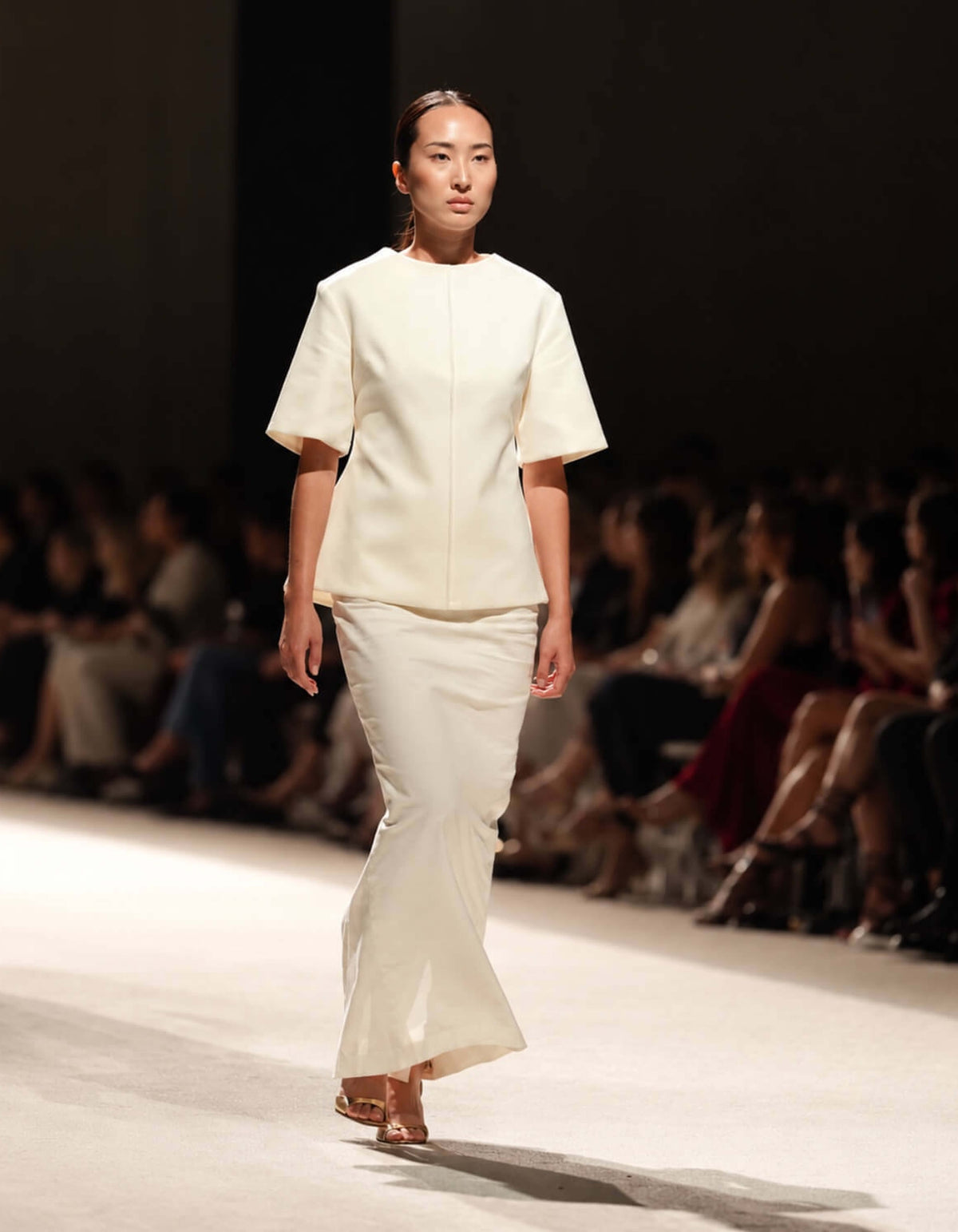 STRUCTURED HOURGLASS TOP WITH EXAGGERATED SLEEVE