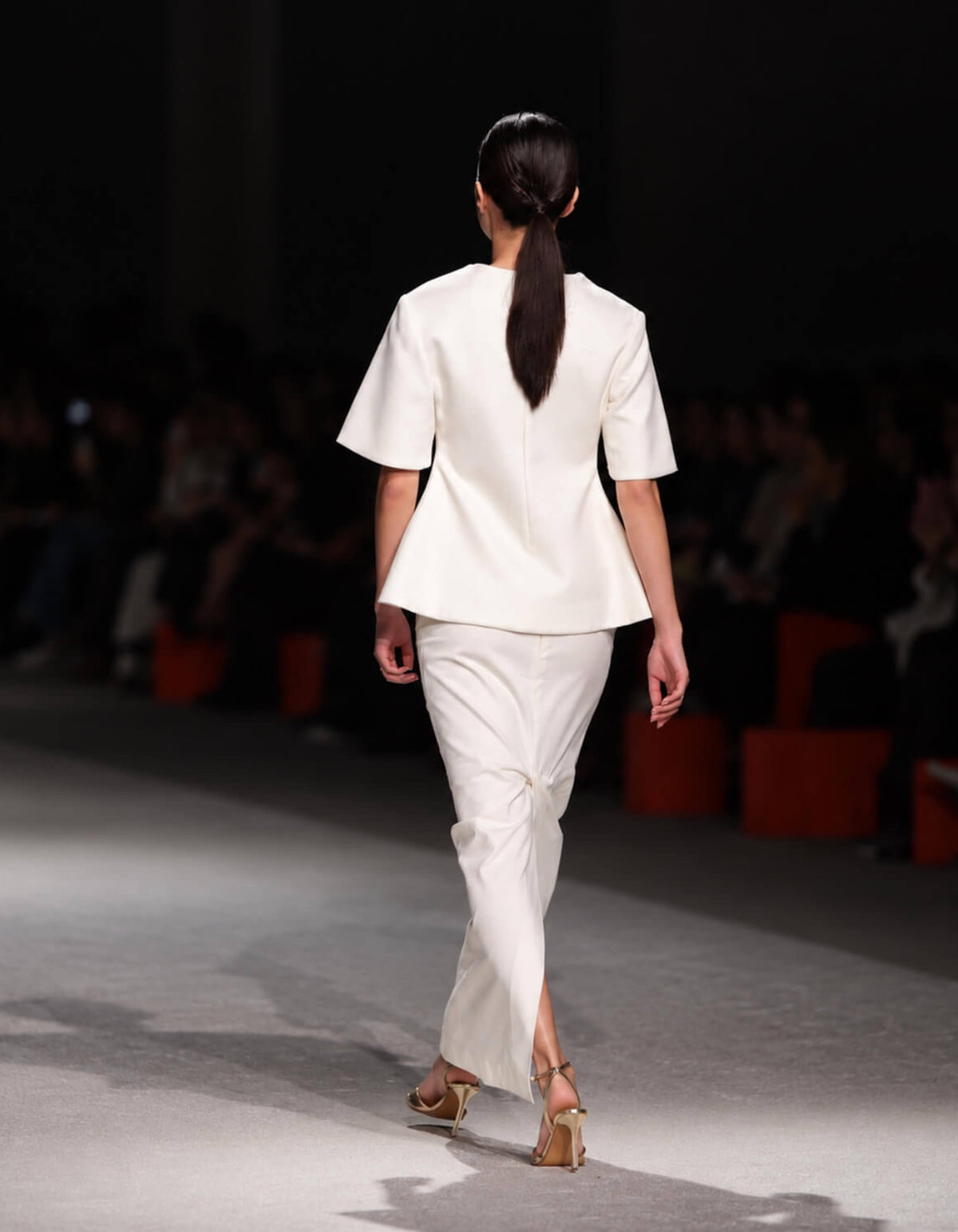 STRUCTURED HOURGLASS TOP WITH EXAGGERATED SLEEVE