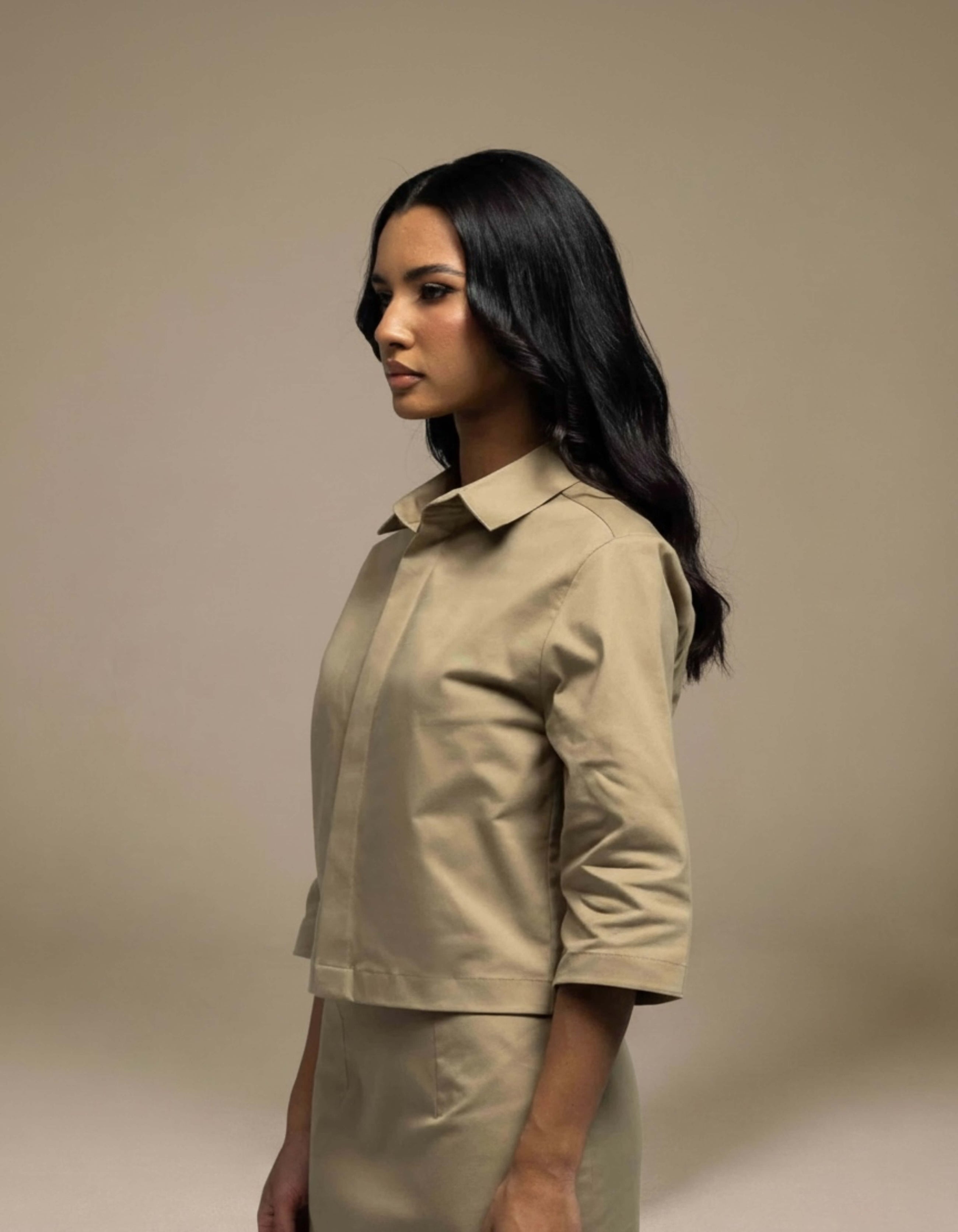 Sand tailored cropped shirt with clean collar and short sleeves
