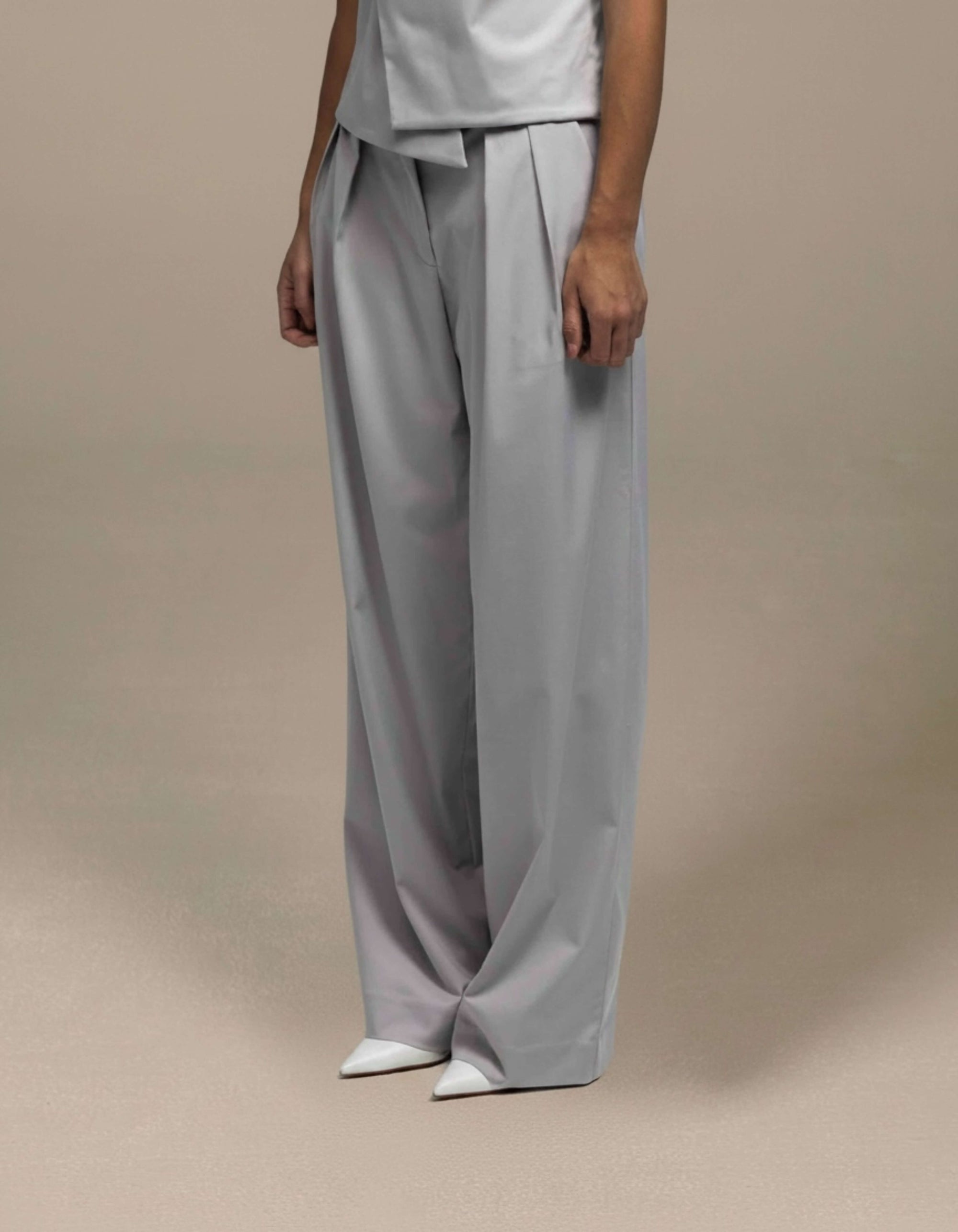Tailored wide-leg grey trousers with pleated front detail, luxury womenswear
