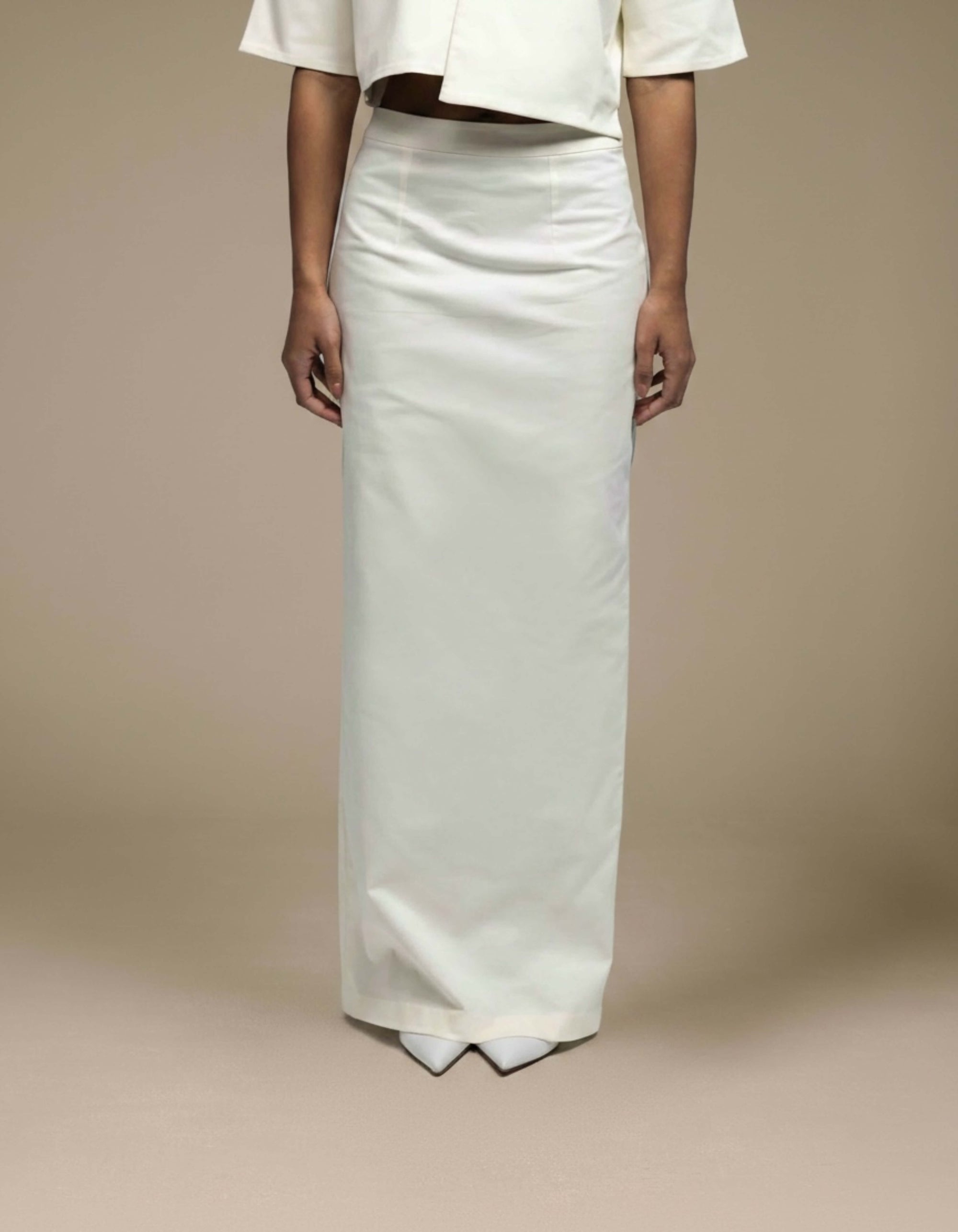 Ivory tailored maxi skirt with structured column silhouette
