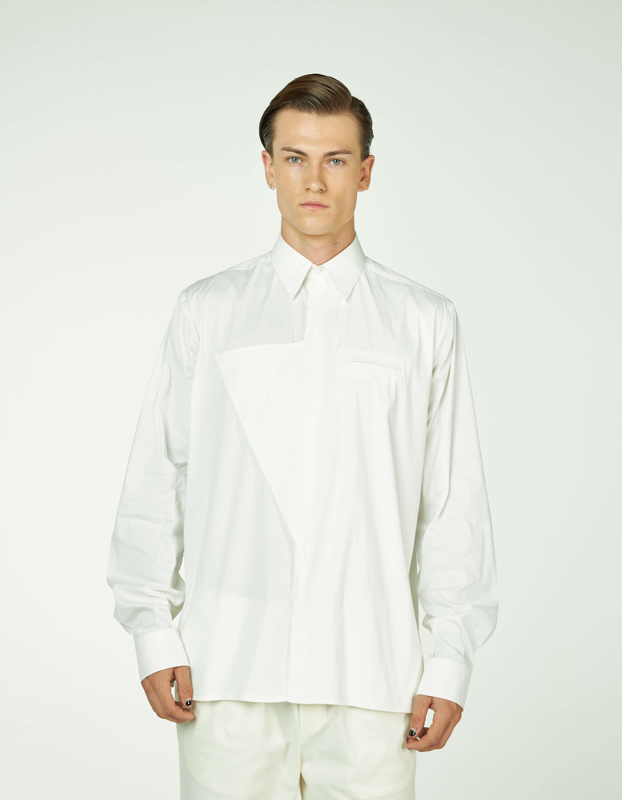 CHEMISE À FERMETURE TRIANGULAIRE
