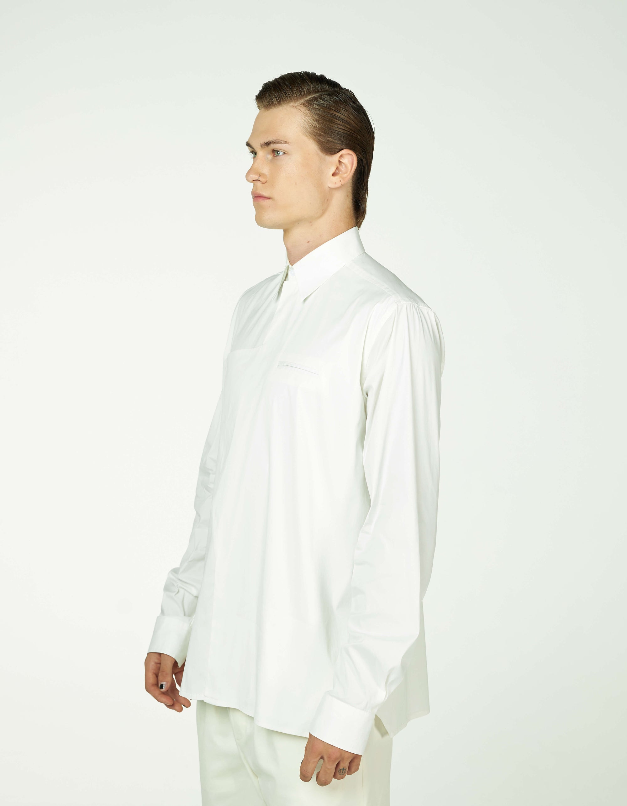 CHEMISE À FERMETURE TRIANGULAIRE