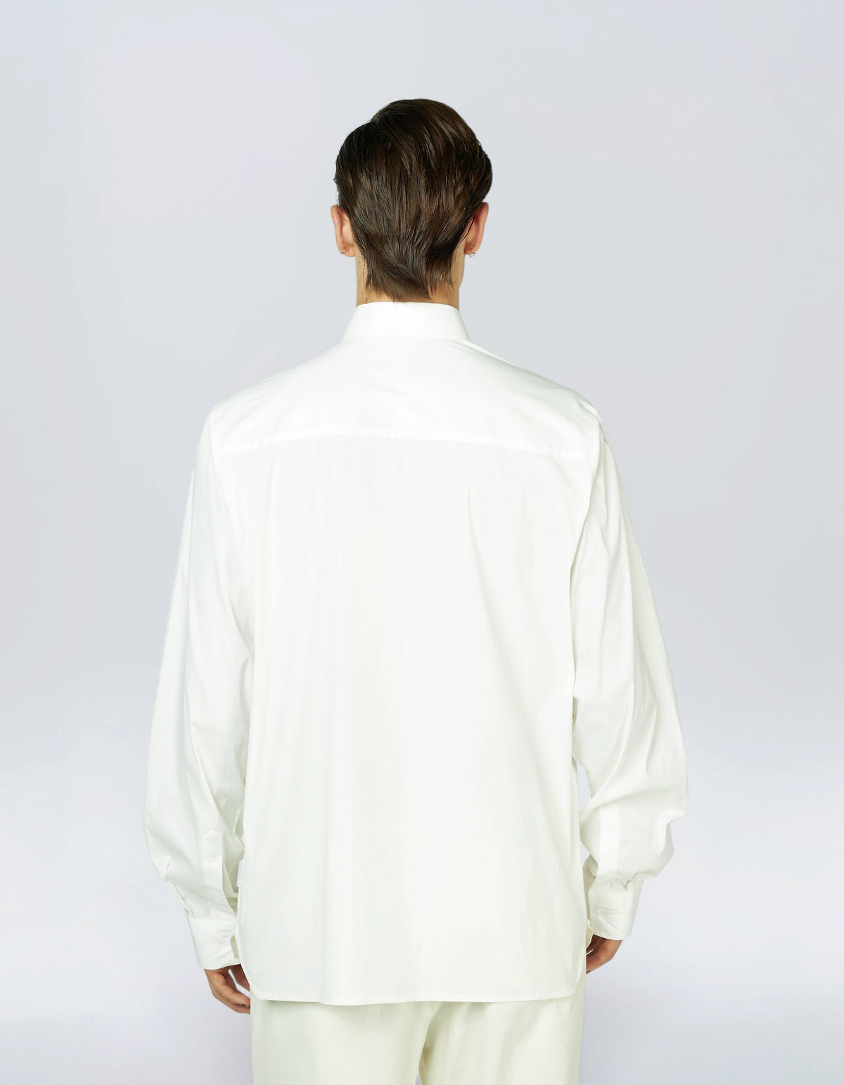 CAMICIA CON CHIUSURA A TRIANGOLO